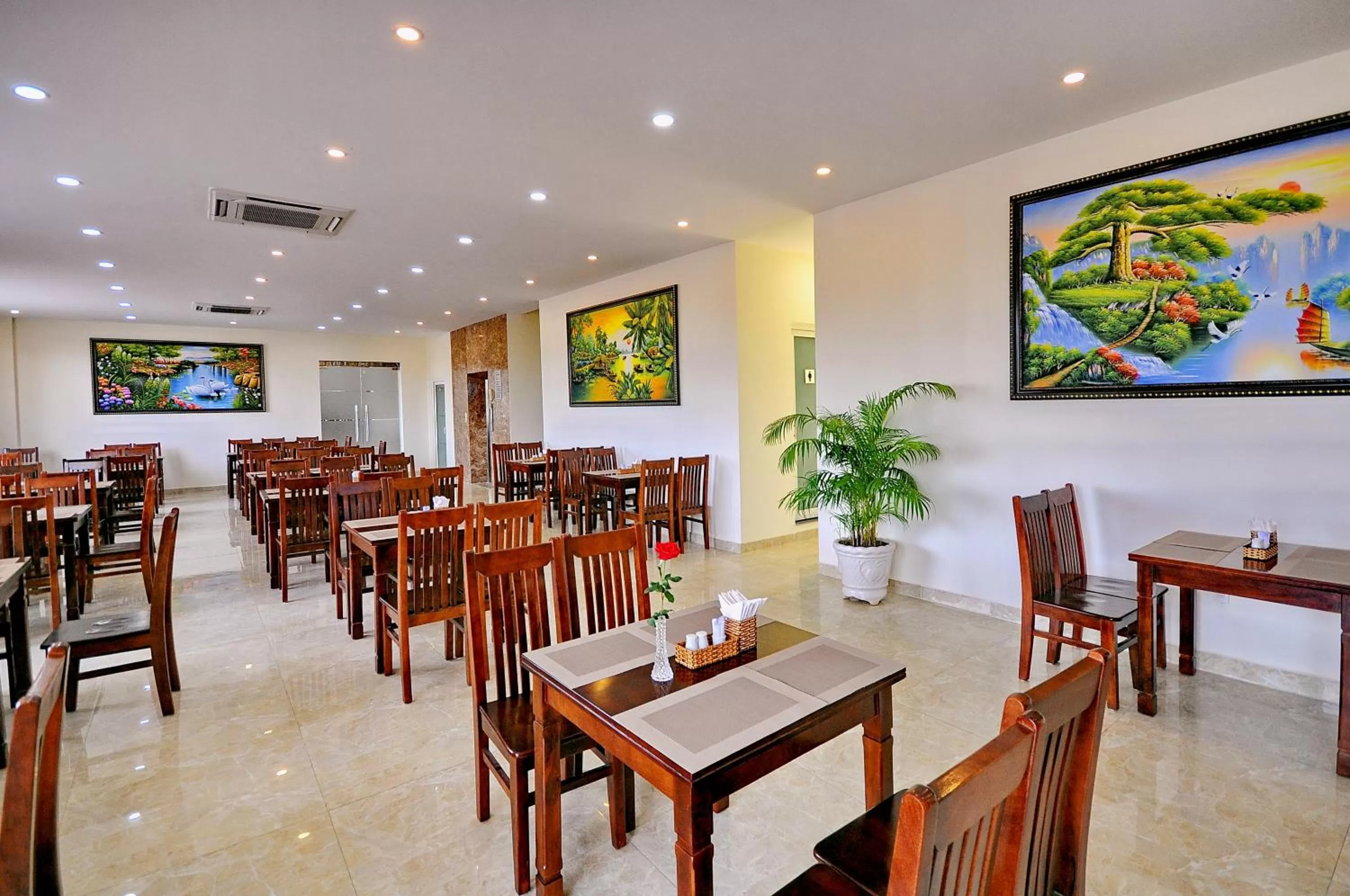 Restaurant/places to eat in Rigel Hotel