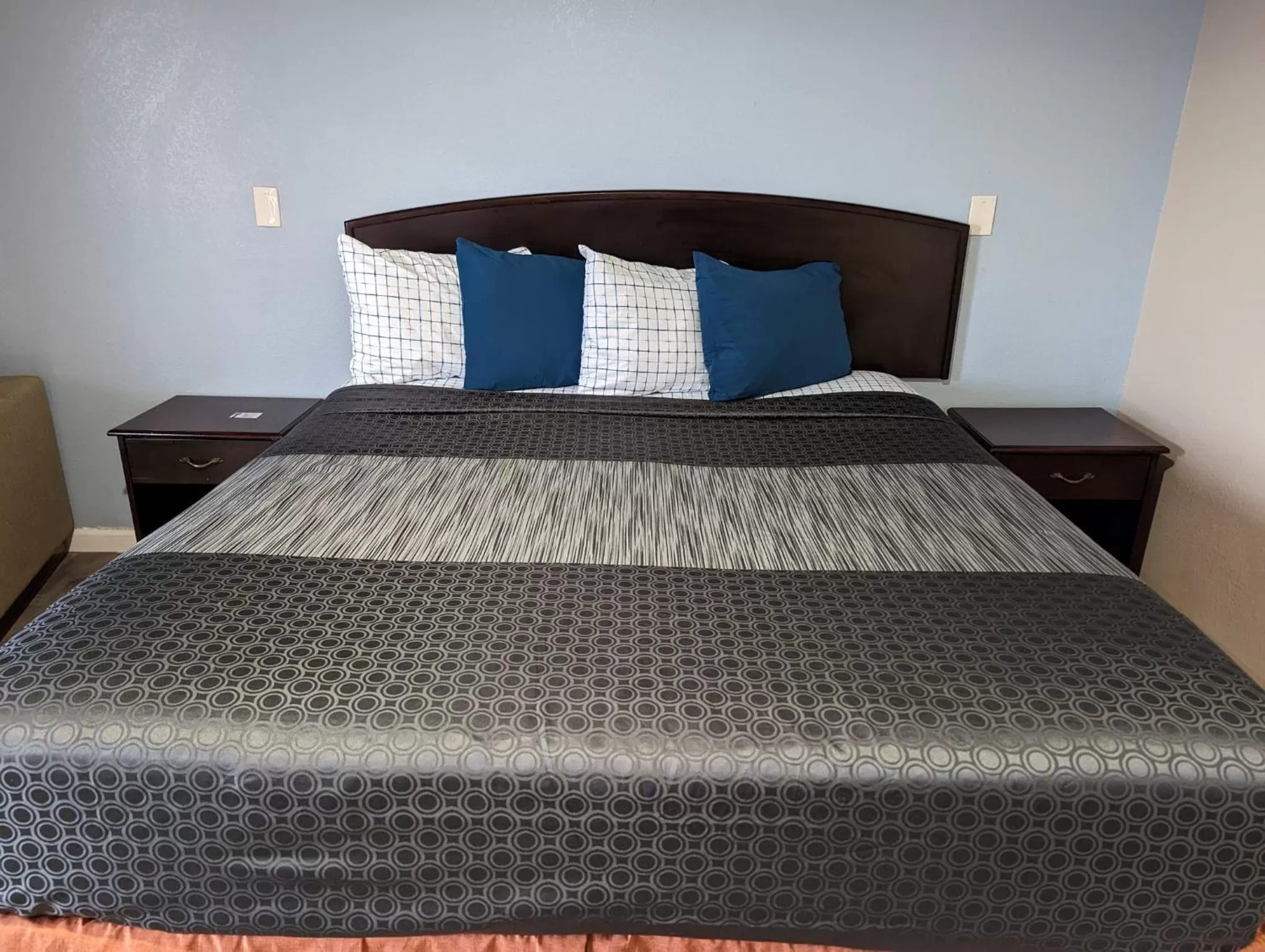 Bed in BEST MOTEL on Historic Route 66, Barstow