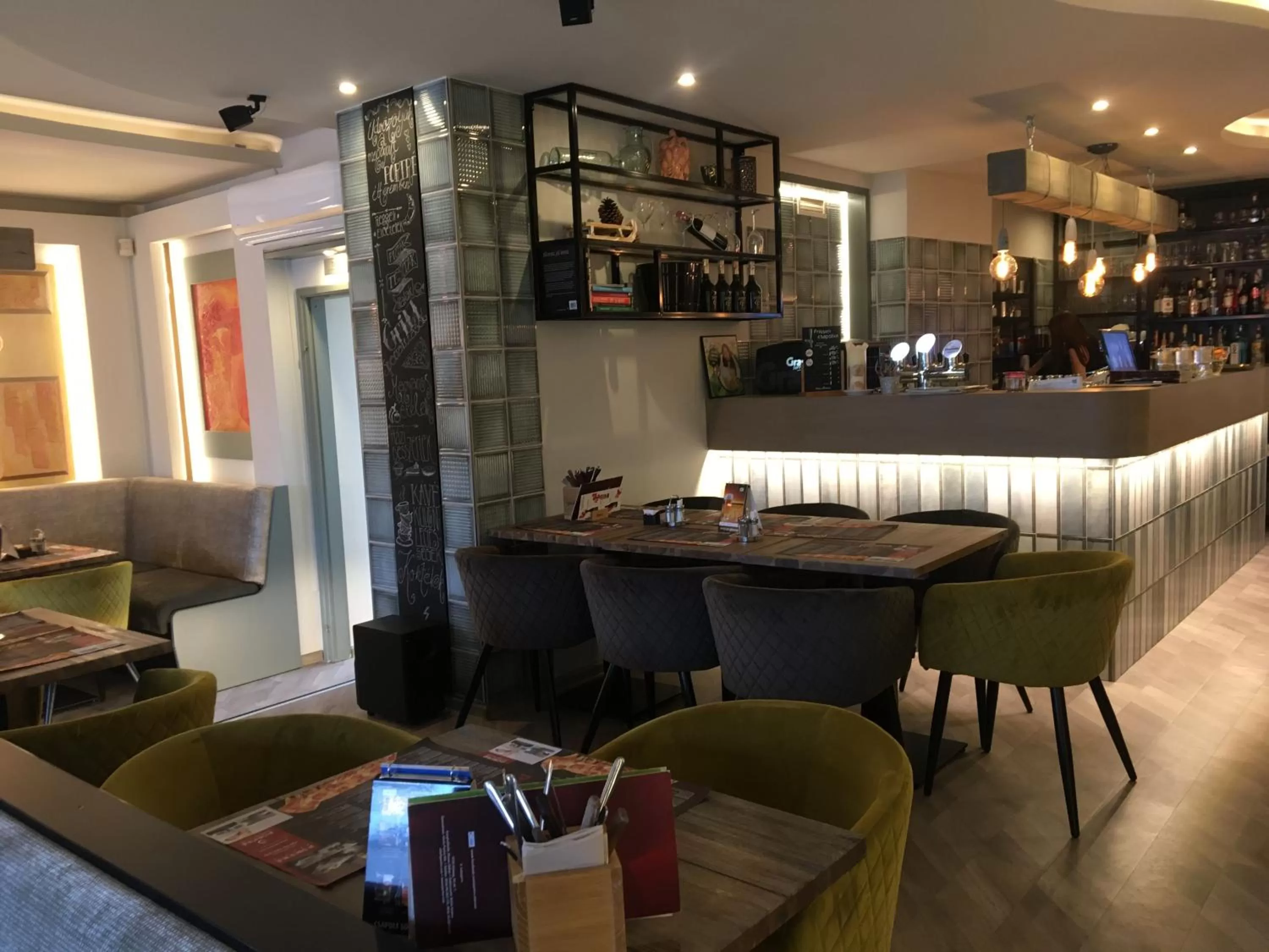 Restaurant/places to eat, Lounge/Bar in Portré Panzió