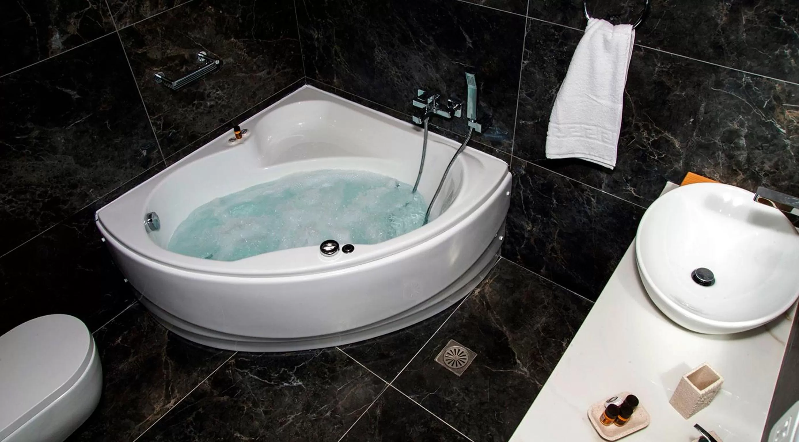 Bathroom in Hotel Thissio