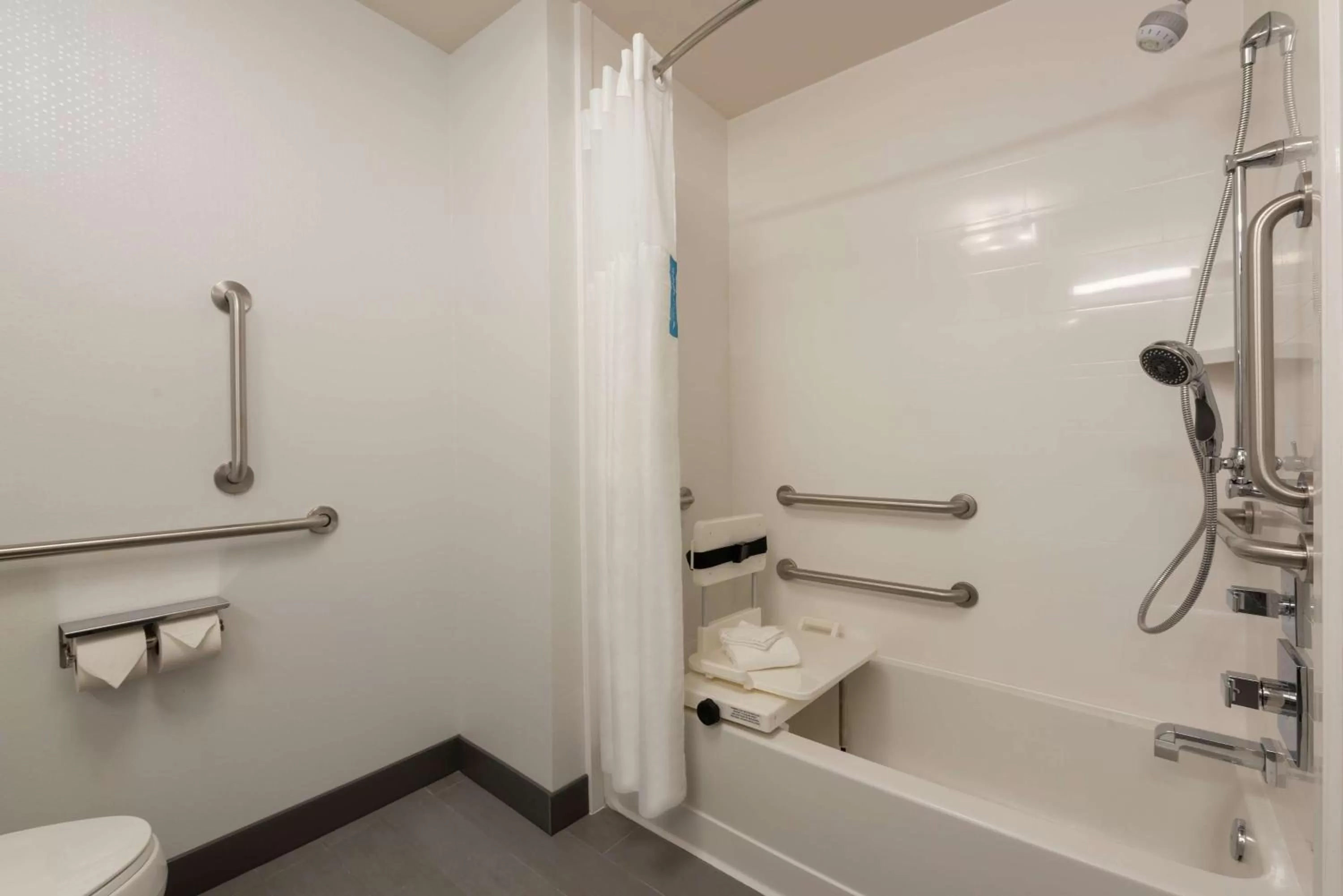 Bathroom in Hampton Inn & Suites Xenia Dayton