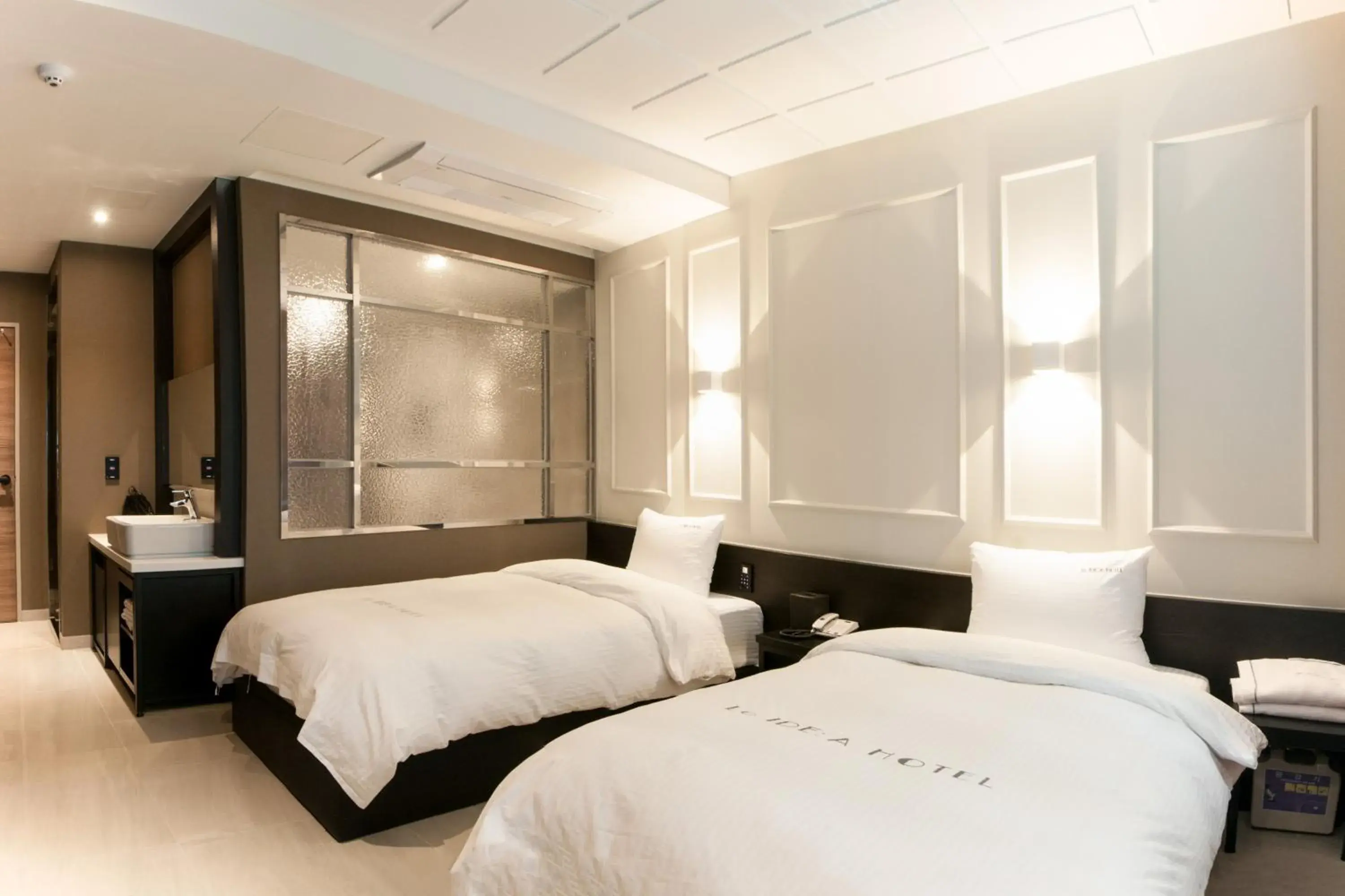 Deluxe Twin Room with Sea View in Le Idea Hotel Busan Station Deluxe Twin Room with Sea View in Le Idea Hotel Busan Station