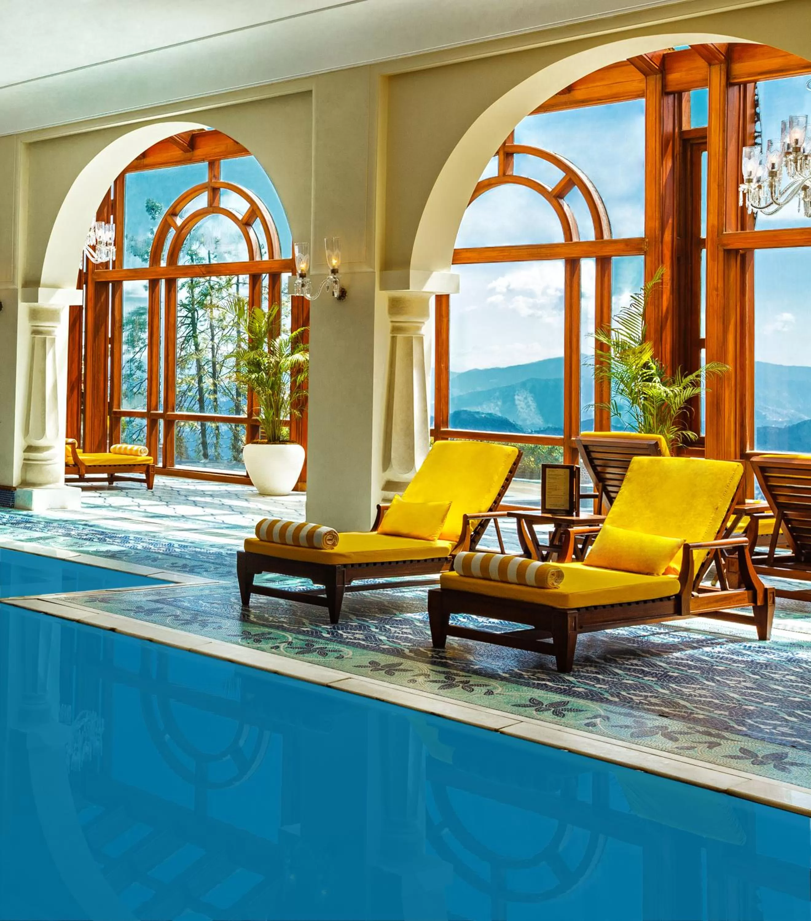Swimming pool in Wildflower Hall, An Oberoi Resort, Shimla
