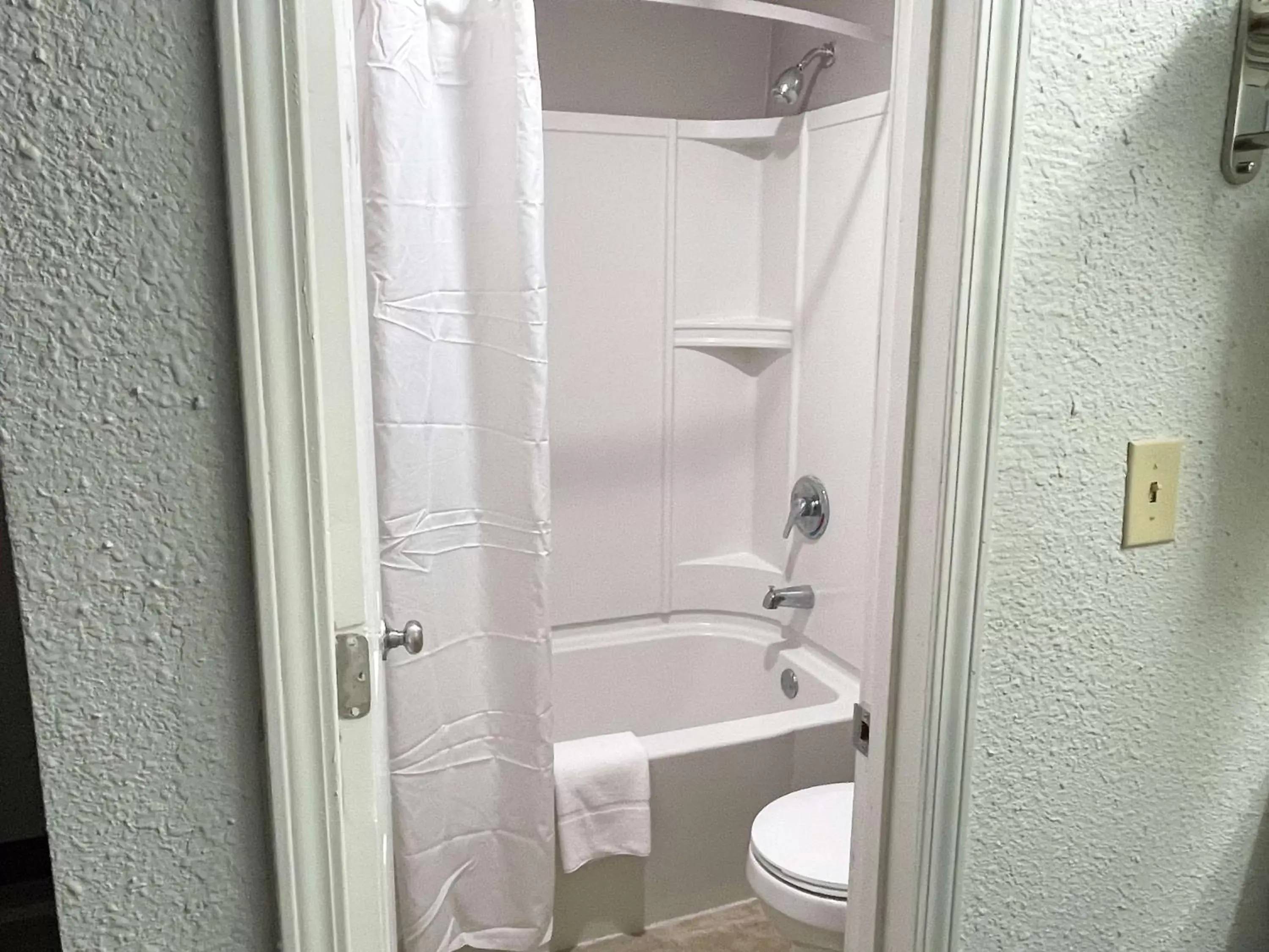 Quadruple Room - Disability Access - Non-Smoking in Motel 6 West Columbia SC Airport Quadruple Room - Disability Access - Non-Smoking in Motel 6 West Columbia SC Airport