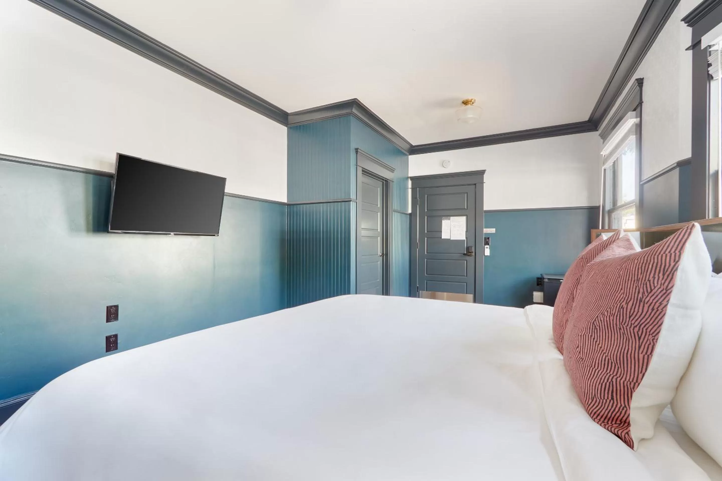 Living room, Bed in Sonder The Baker