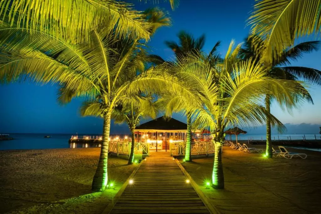 Night in Royal Decameron Club Caribbean Resort - ALL INCLUSIVE