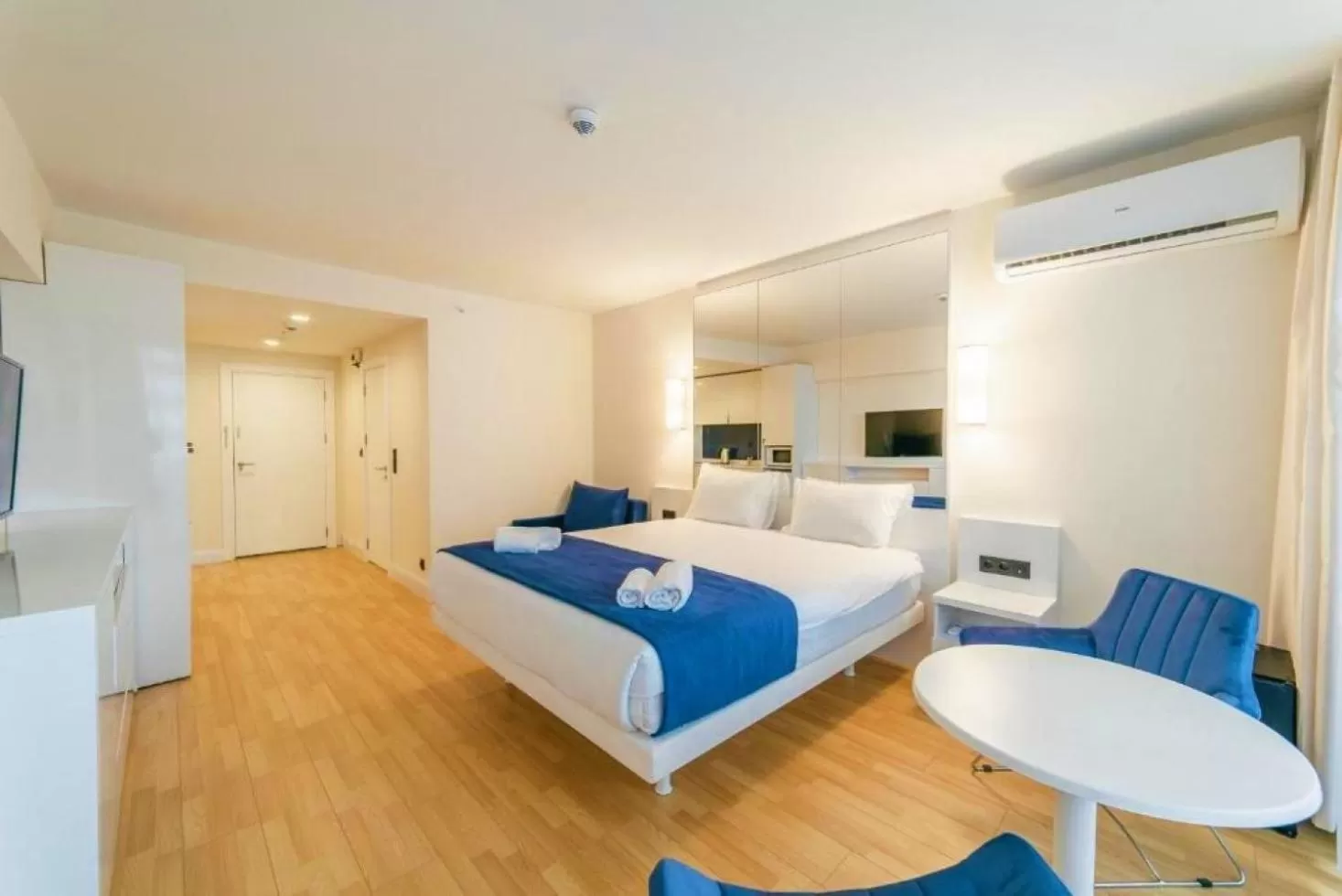 Bed in Orbi City Sea Line Aparthotel