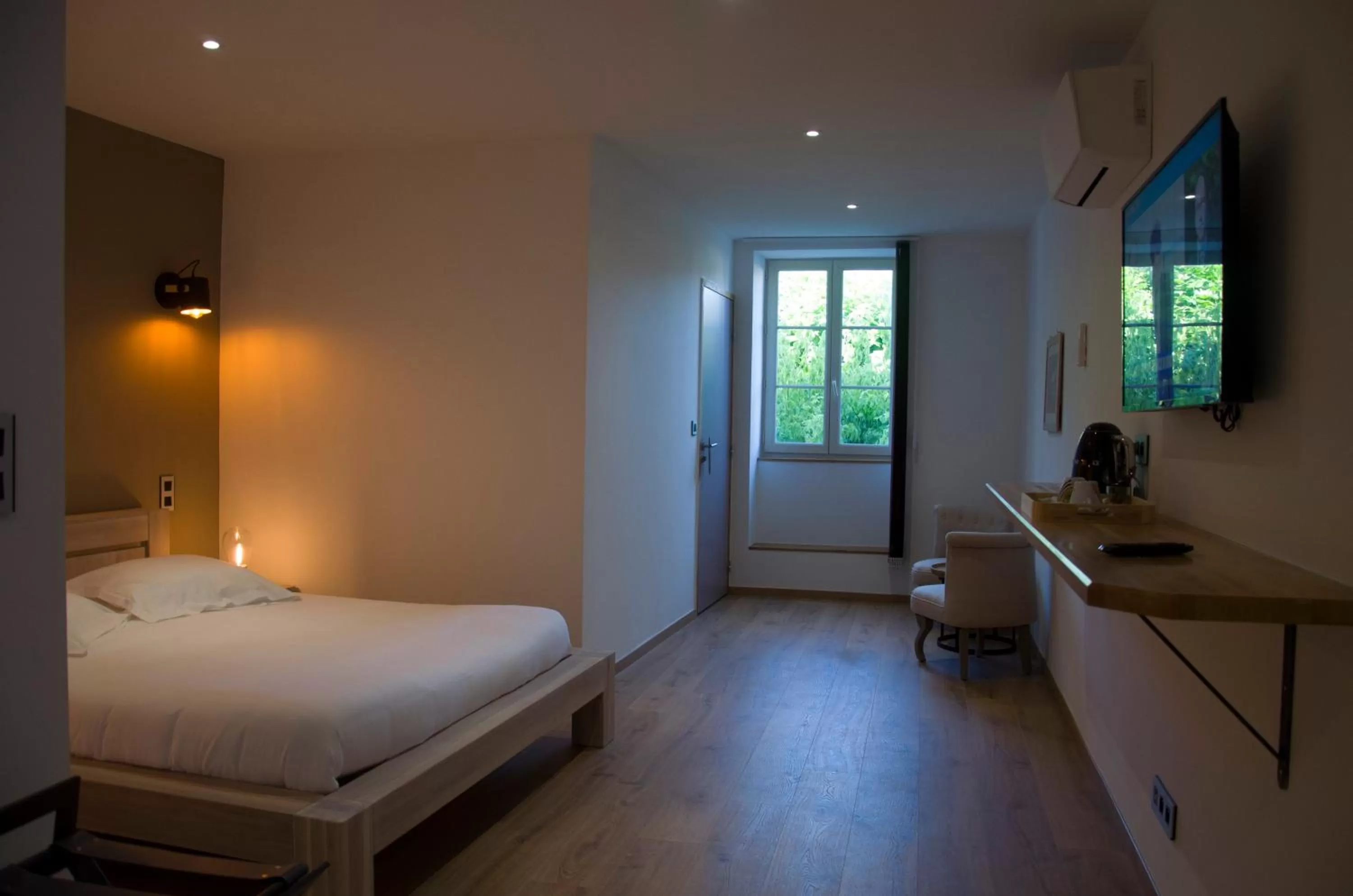 Bedroom, Bed in Aux Platanes