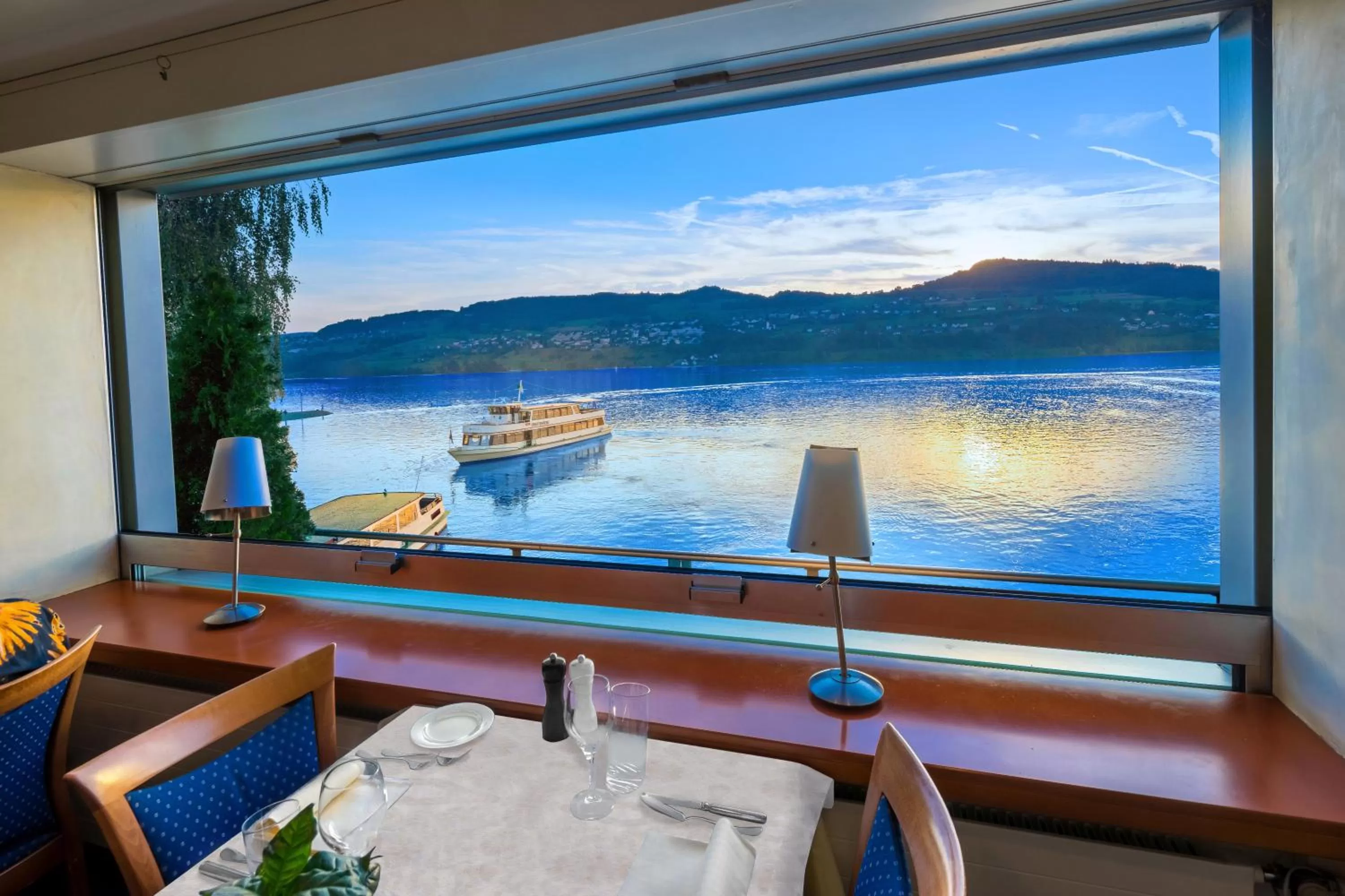 Restaurant/places to eat in Seehotel Delphin