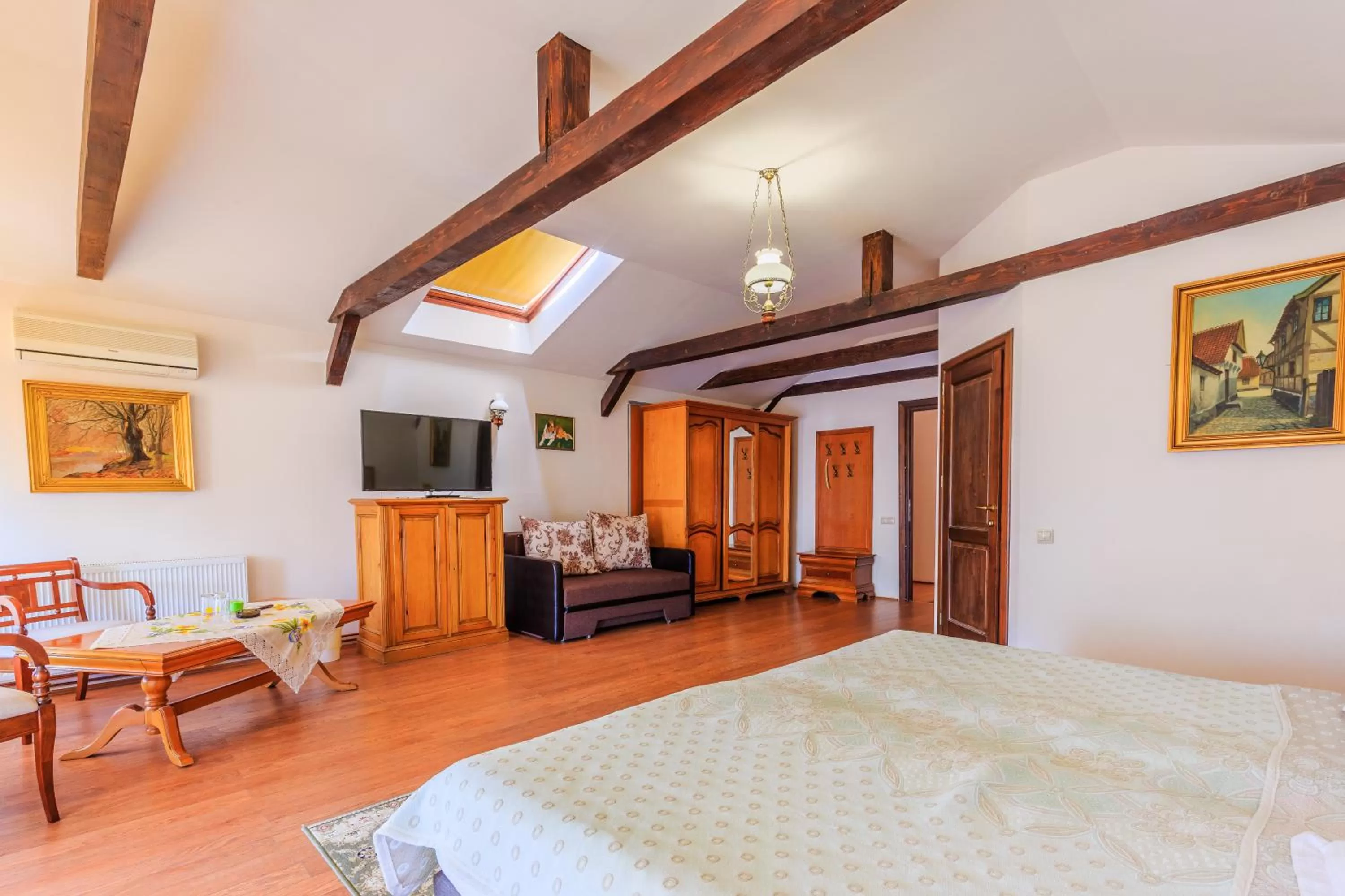 Photo of the whole room in Hotel Bielmann