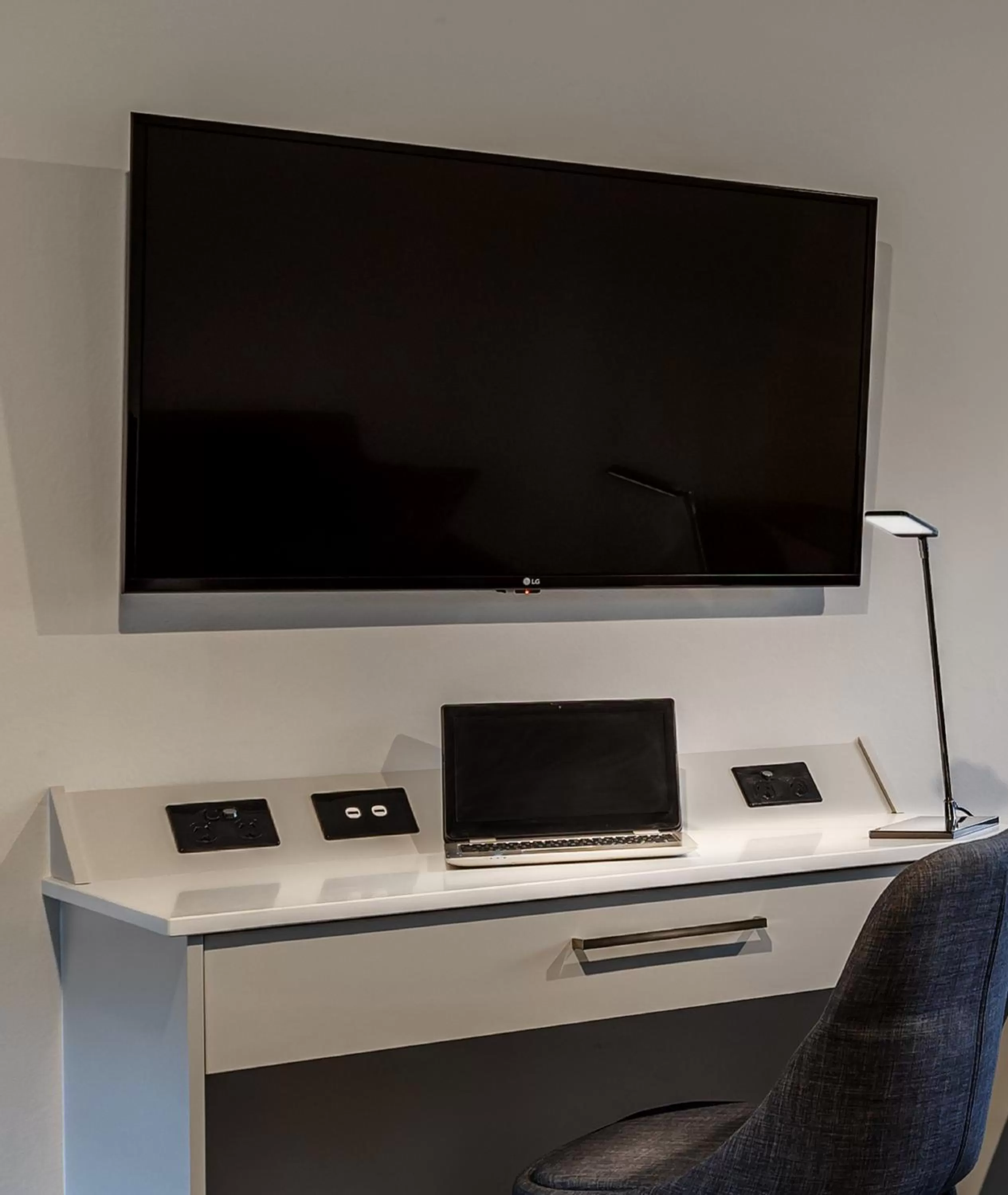 TV and multimedia in Crest on Park