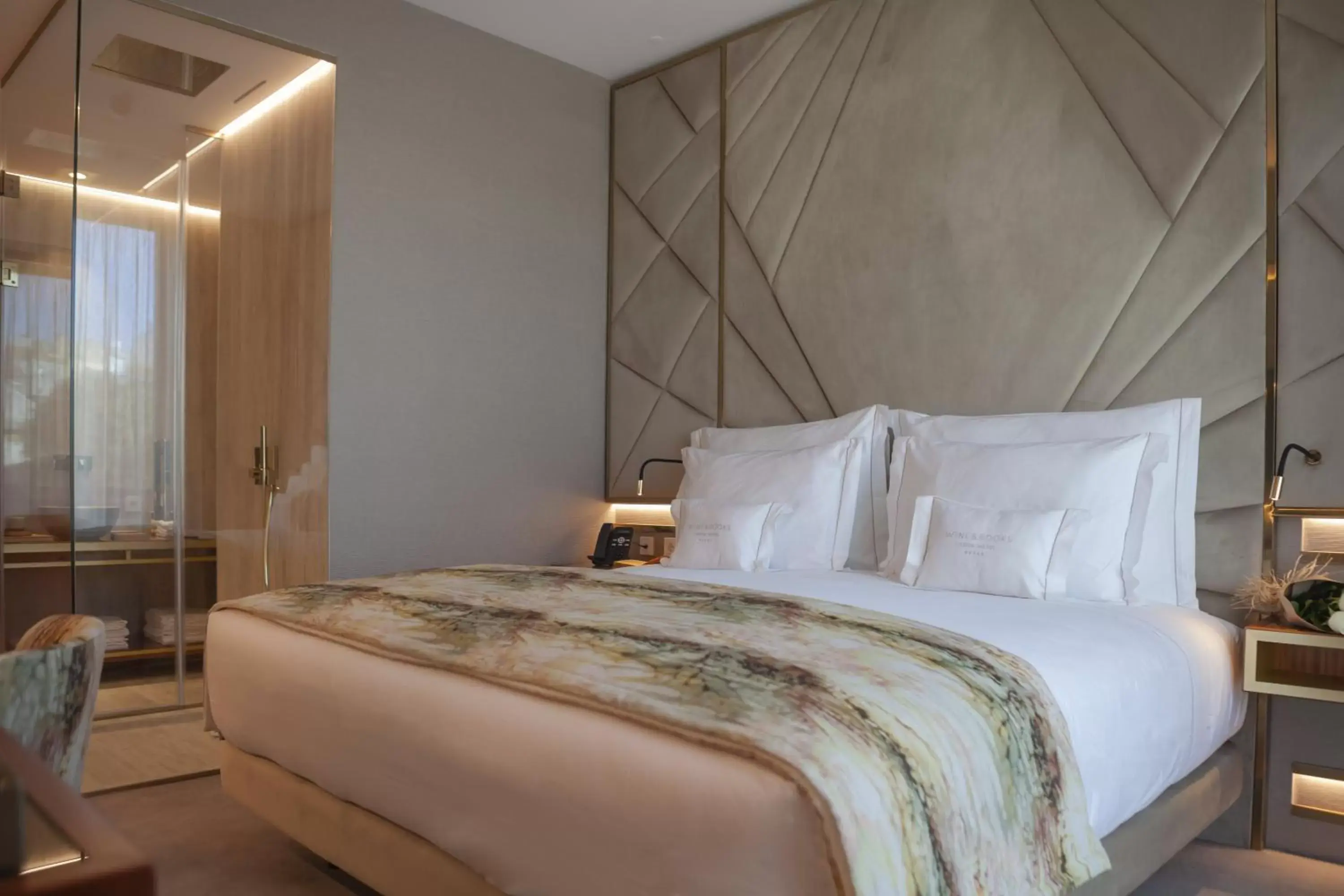 Deluxe Double Room in Wine & Books Lisboa Hotel Deluxe Double Room in Wine & Books Lisboa Hotel