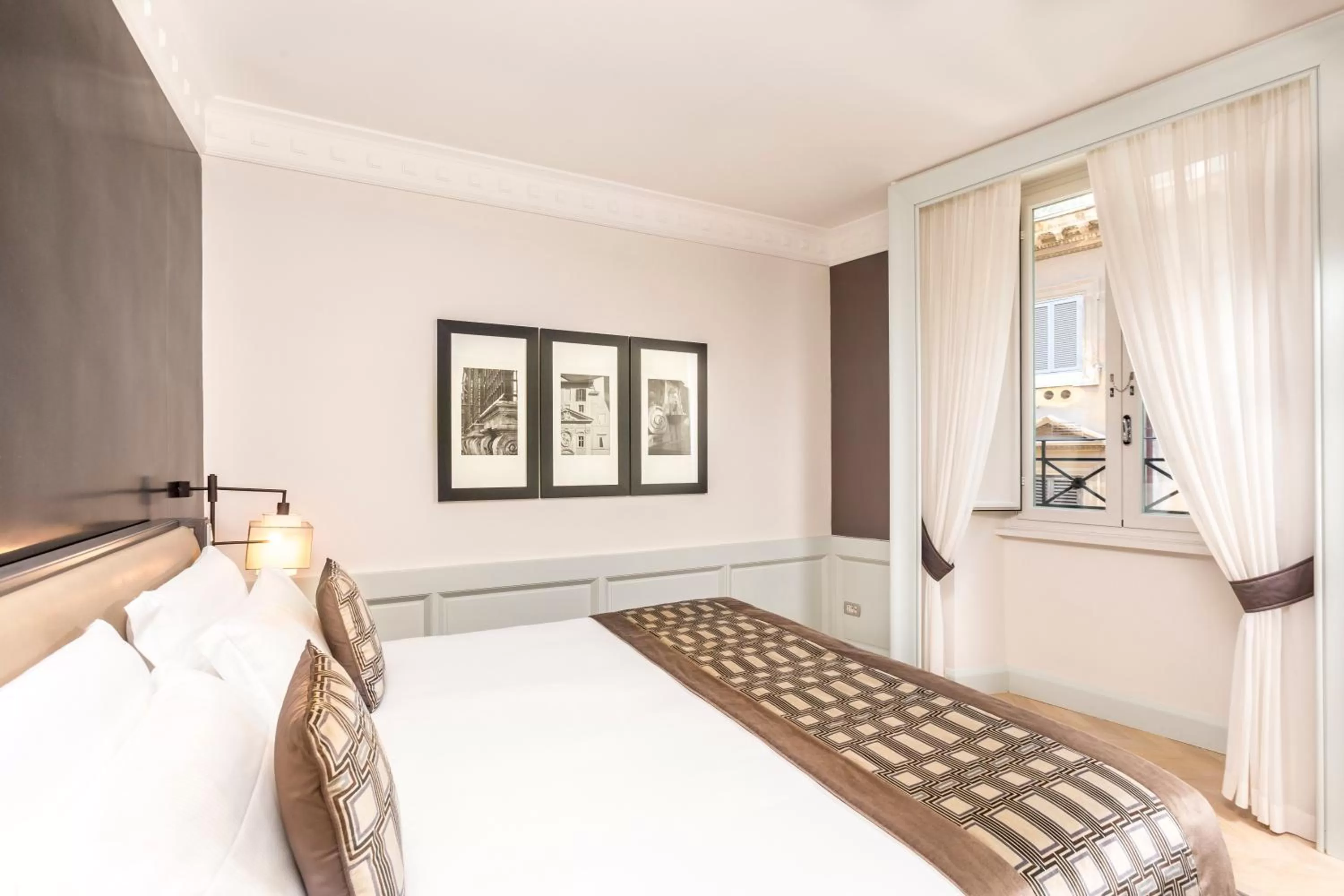 Photo of the whole room, Bed in Hotel Indigo Rome - St. George by IHG