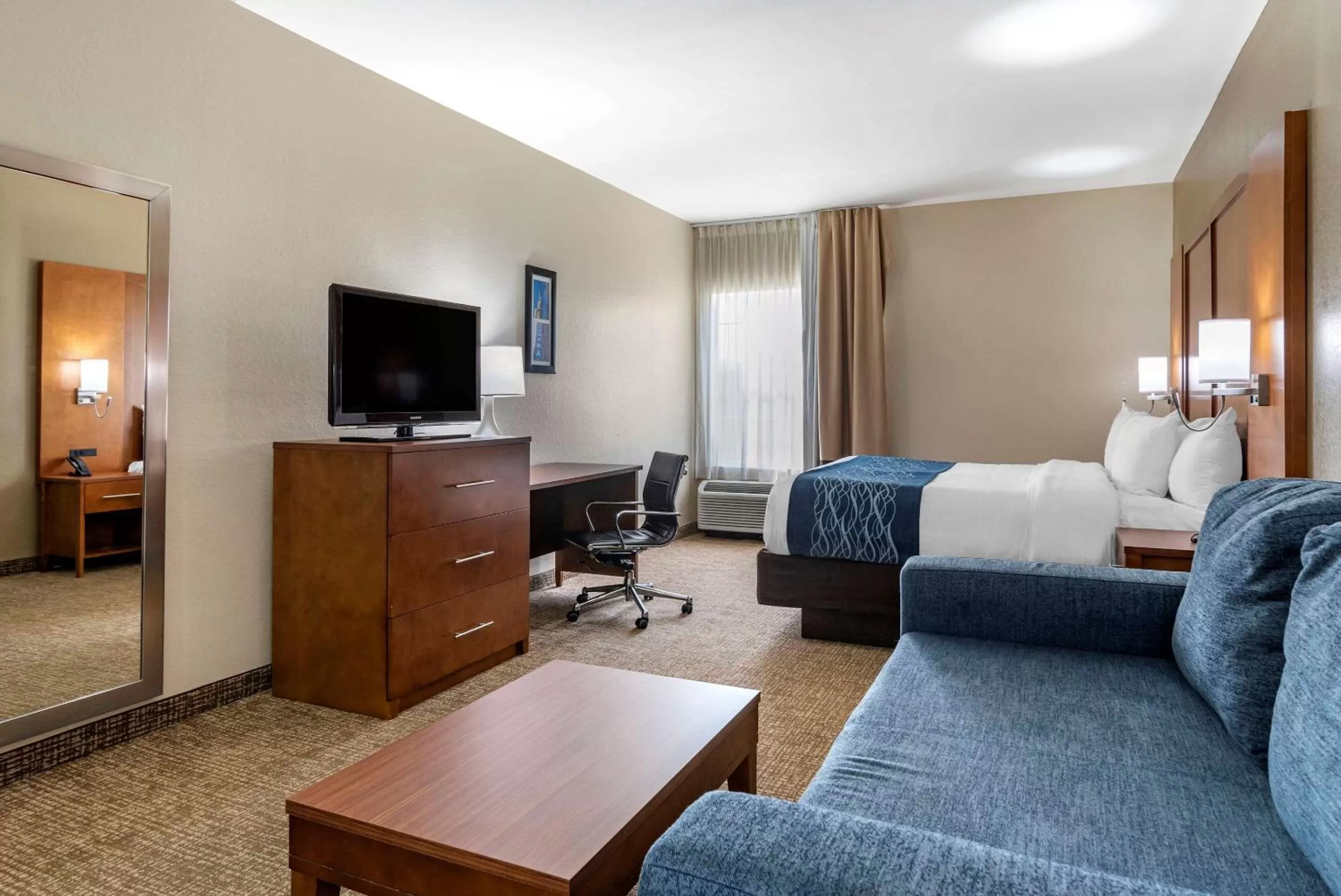 Photo of the whole room, Bed in Comfort Inn Birmingham - Irondale