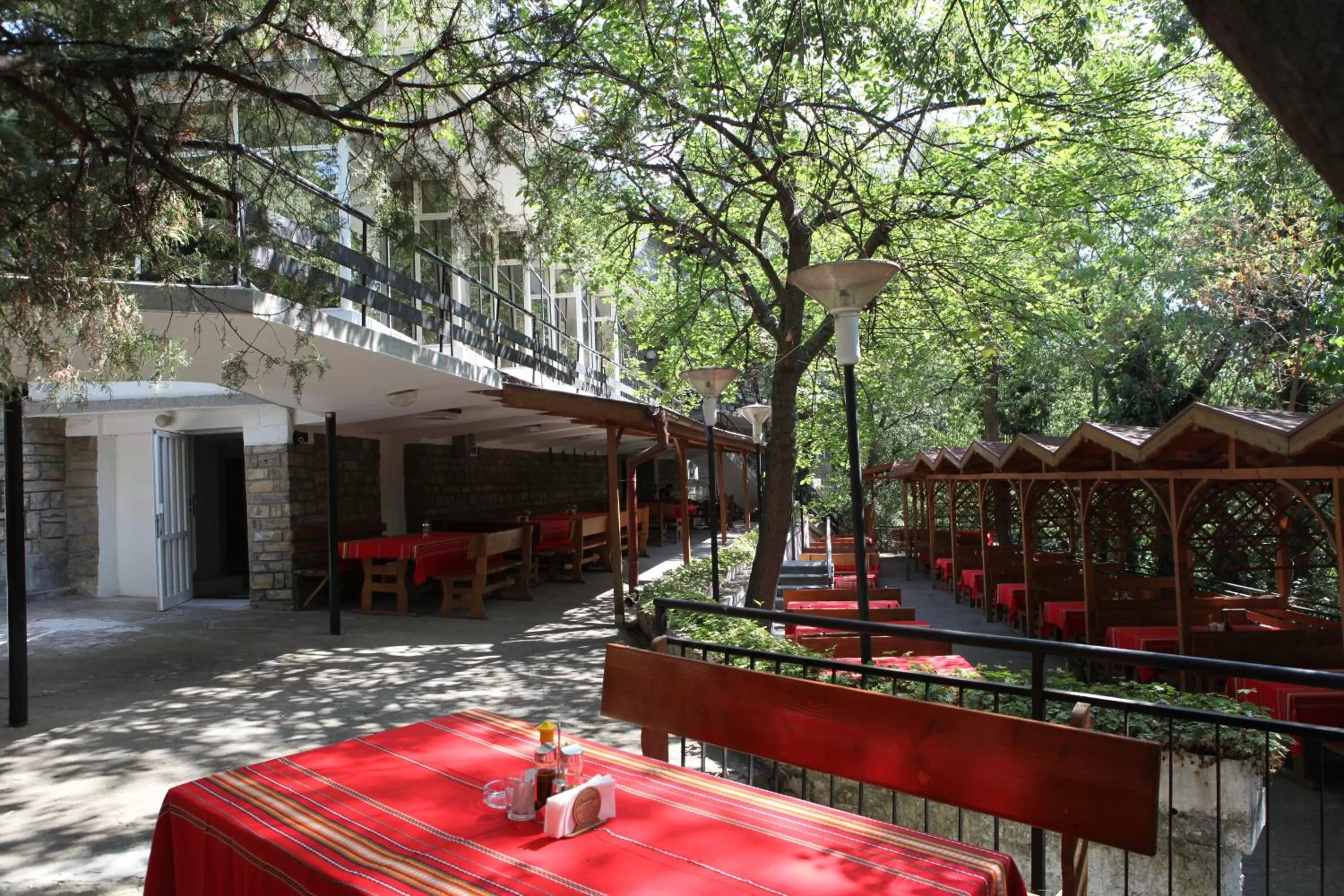 Restaurant/places to eat in Hotel Hijata