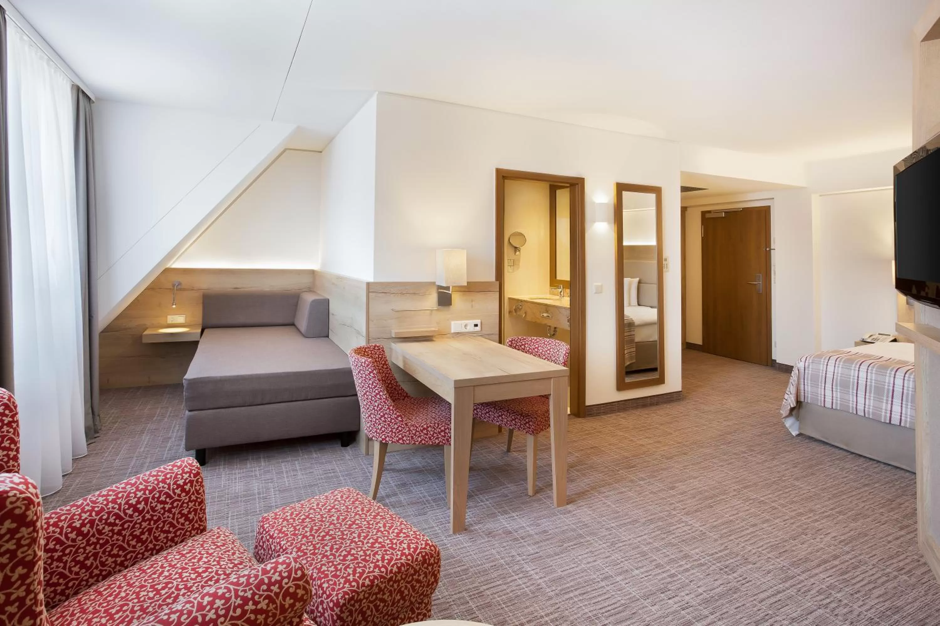 Photo of the whole room, Bed in Holiday Inn Nürnberg City Centre by IHG