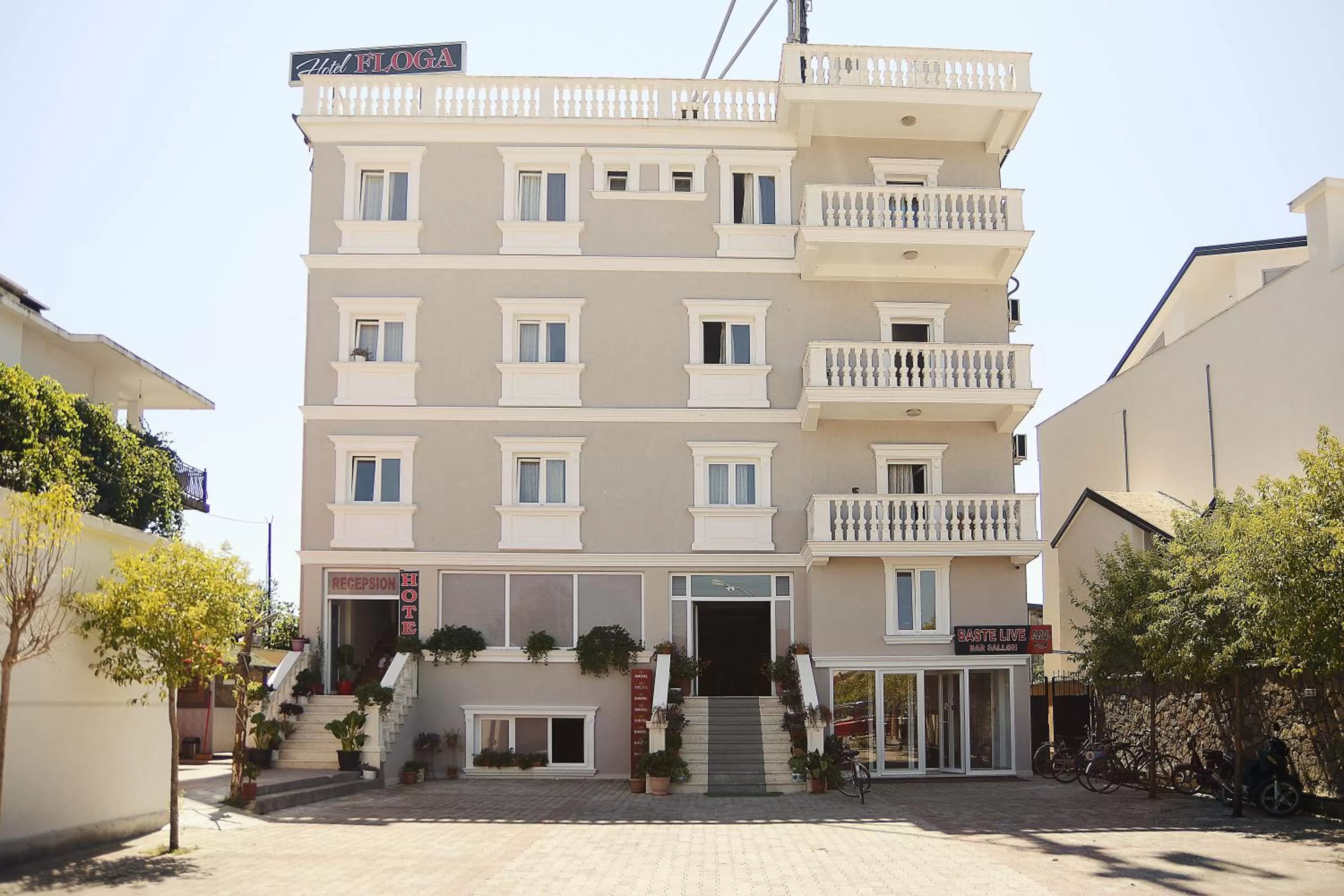 Facade/entrance, Property Building in Hotel Floga
