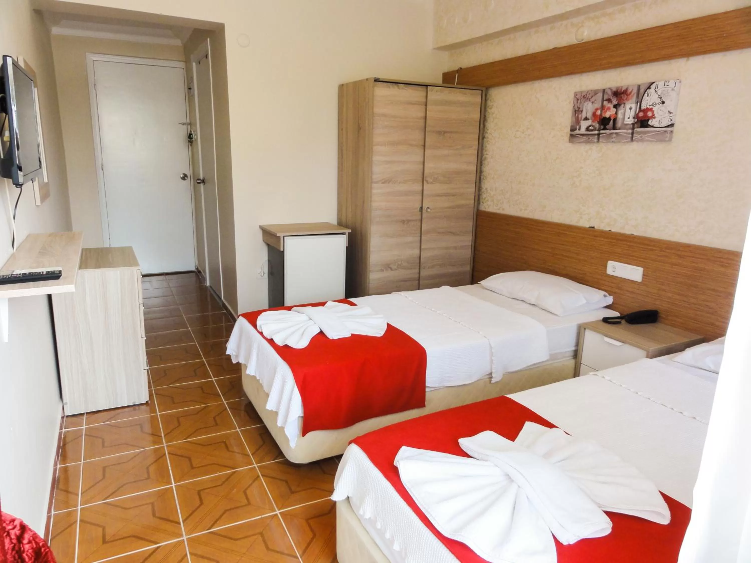 Shower, Bed in Altinersan Hotel