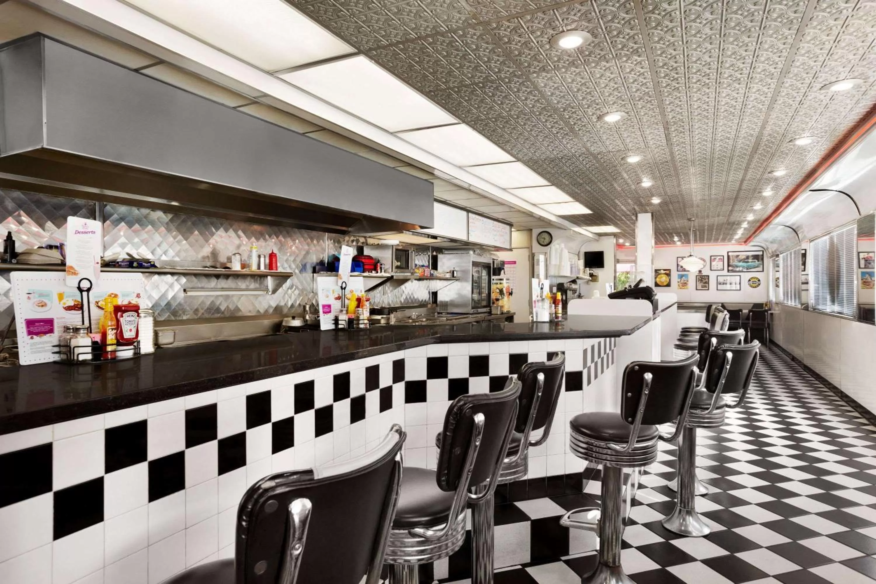 Restaurant/places to eat in Baymont by Wyndham Hearne