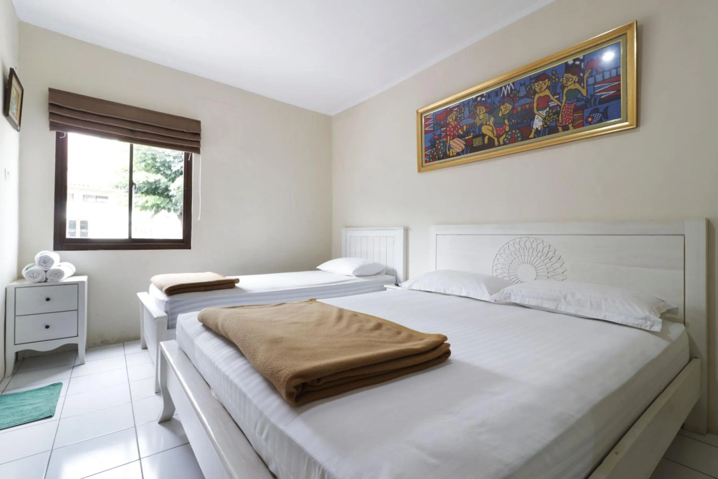 Bedroom, Bed in Jayagiri Guesthouse By Belgareti