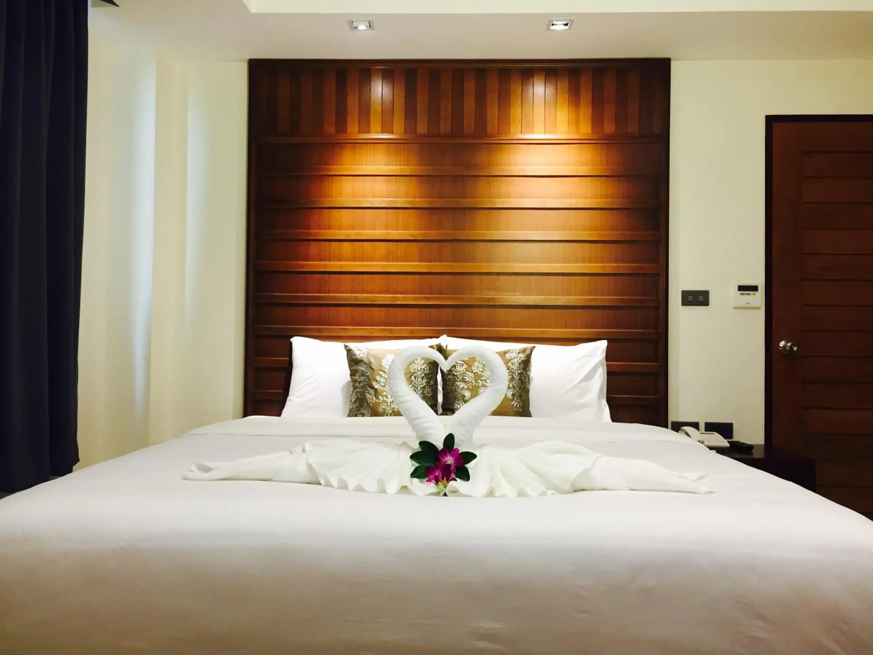 Deluxe Double Room (Free Round Trip Airport Transfer) in David Residence- SHA Extra Plus Deluxe Double Room (Free Round Trip Airport Transfer) in David Residence- SHA Extra Plus