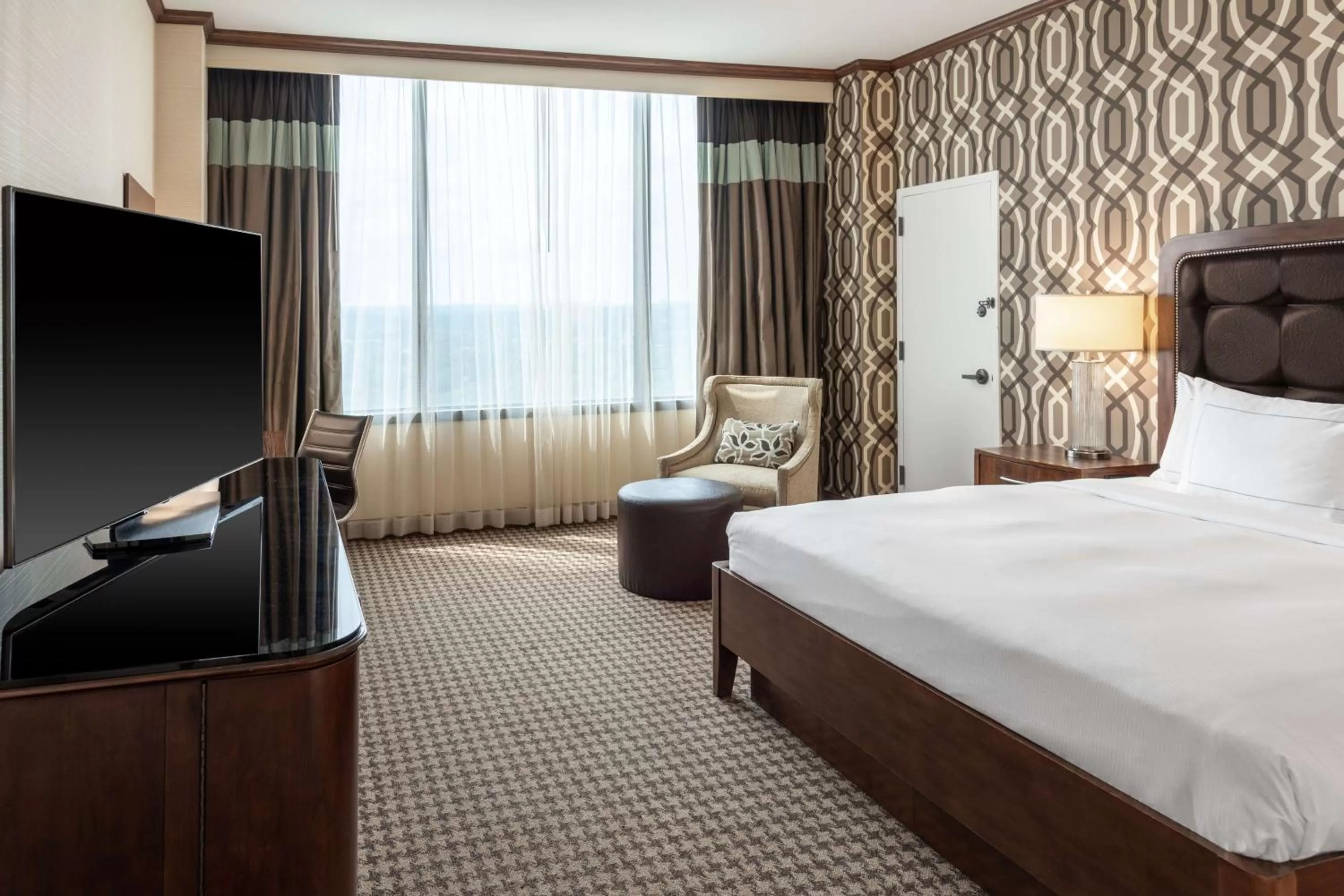 Bed in Hilton Alexandria Mark Center