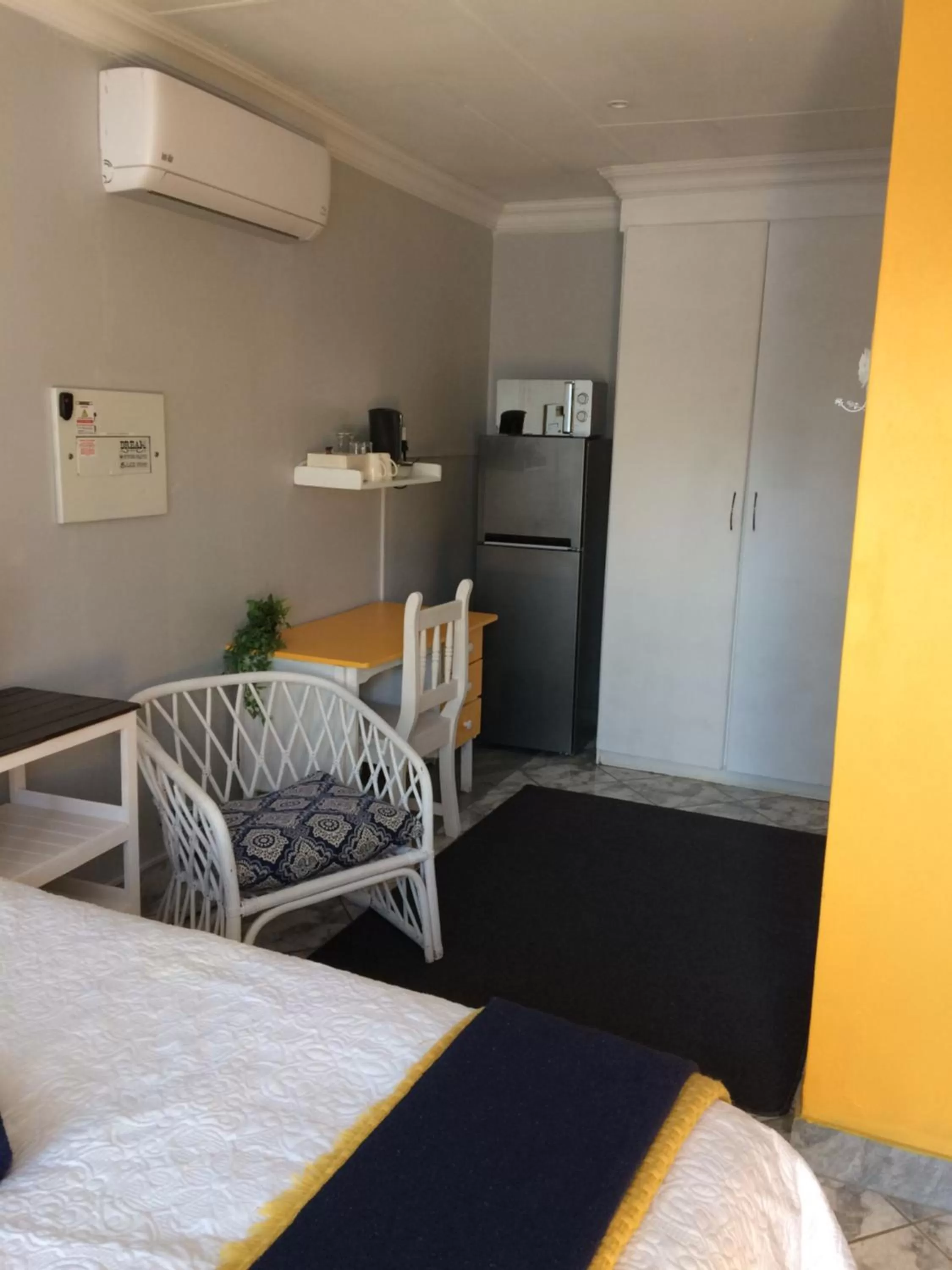 Seating area, Bed in B&B 464 on 22nd Ave