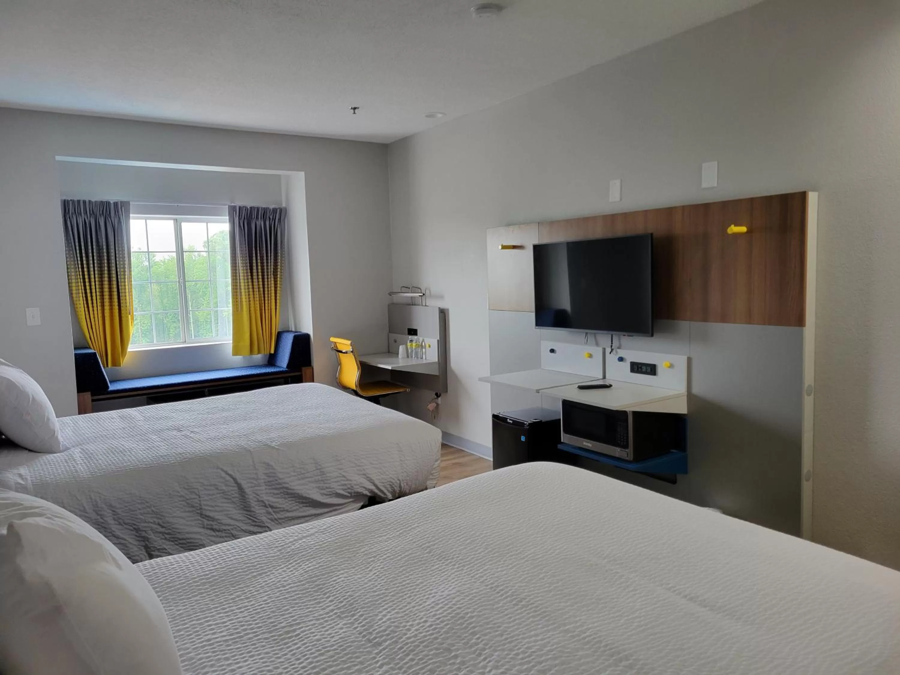 Bed in Microtel Inn & Suites by Wyndham Stockbridge/Atlanta I-75