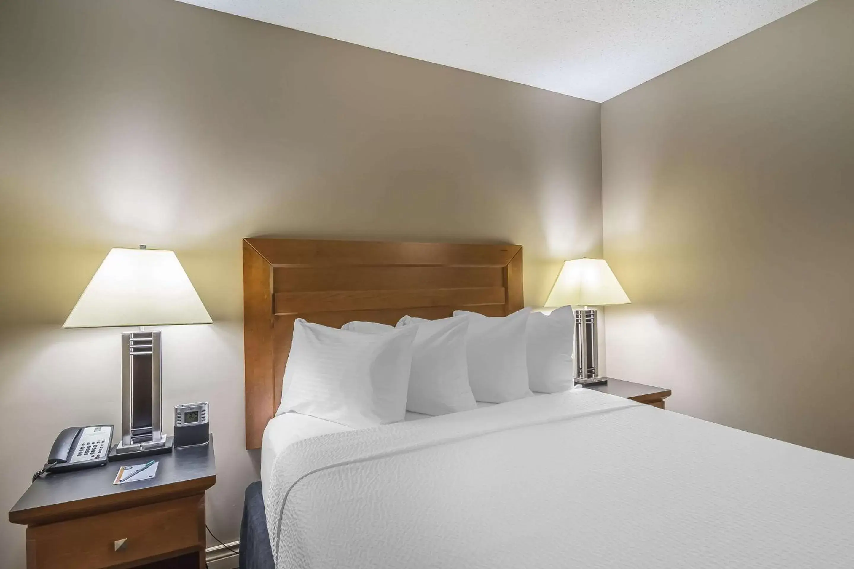 Queen Room- non-smoking in Quality Inn West Edmonton Queen Room- non-smoking in Quality Inn West Edmonton