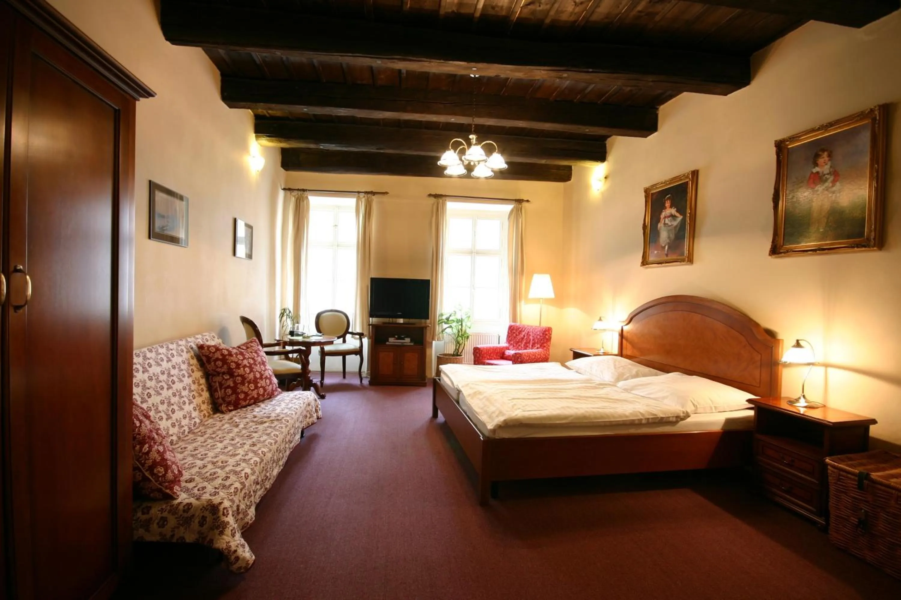 Photo of the whole room, Bed in U Tří Bubnů