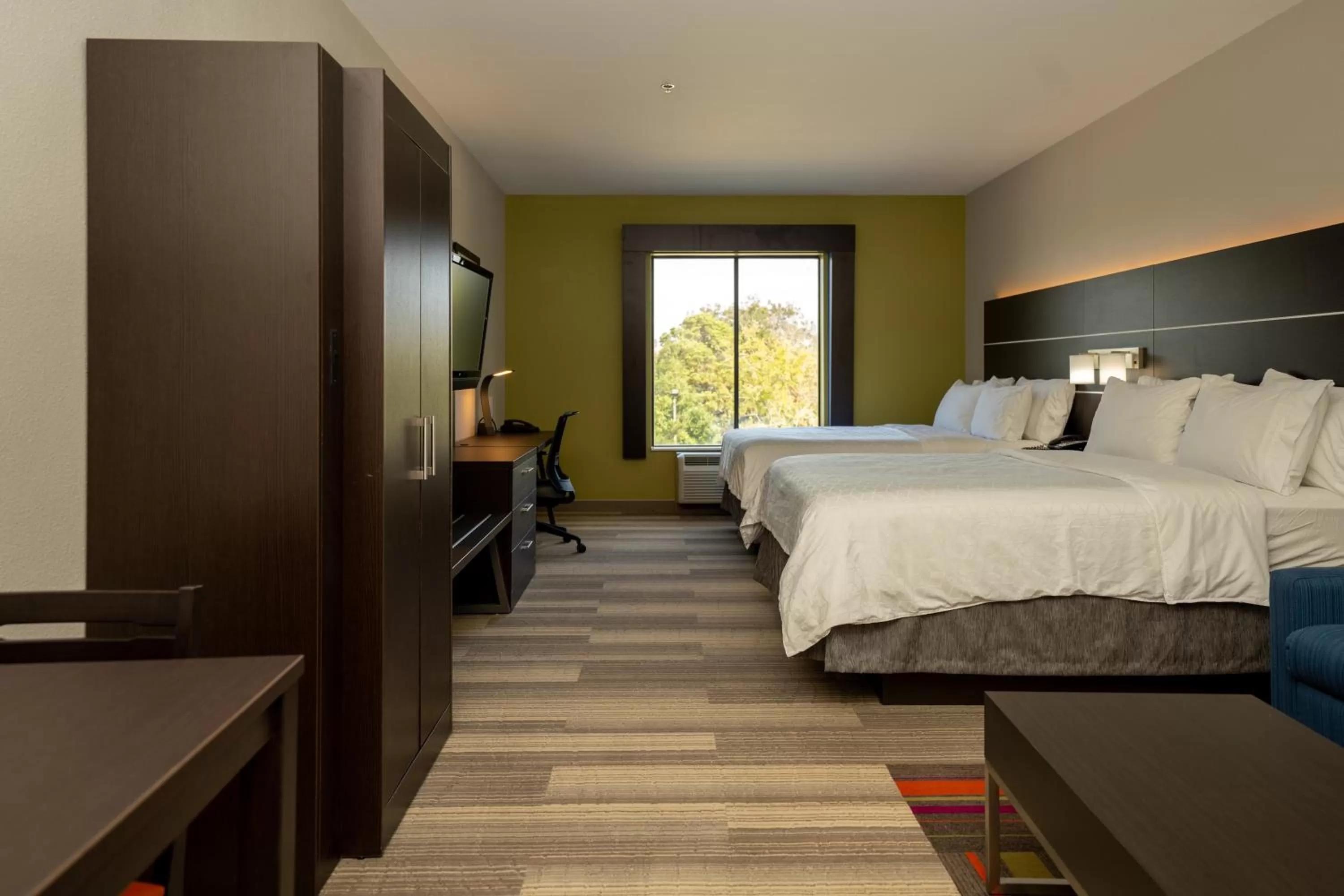 Bedroom, Bed in Holiday Inn Express & Suites Deer Park by IHG