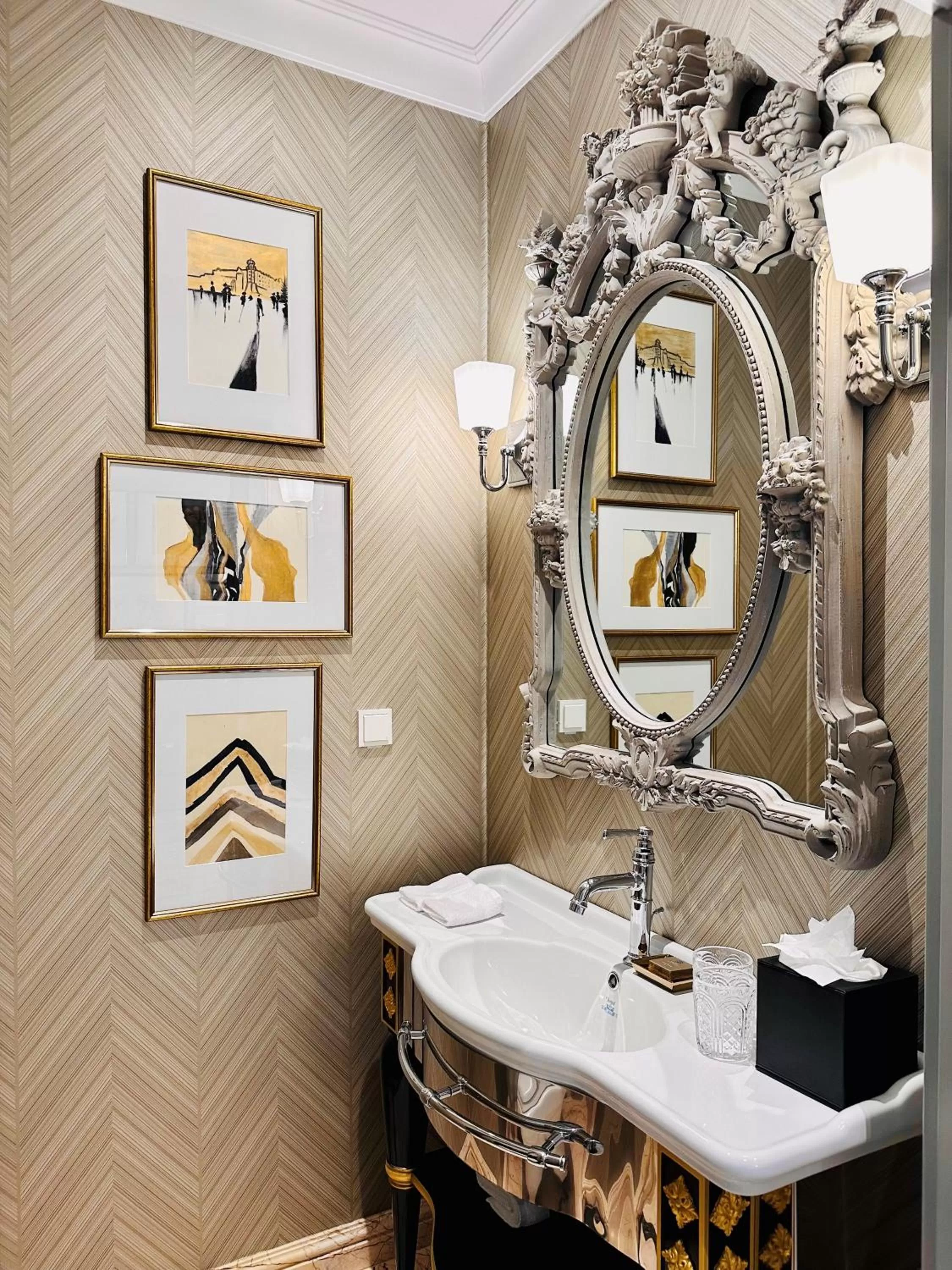 Toilet in Bachleda Luxury Hotel Kraków - MGallery Collection