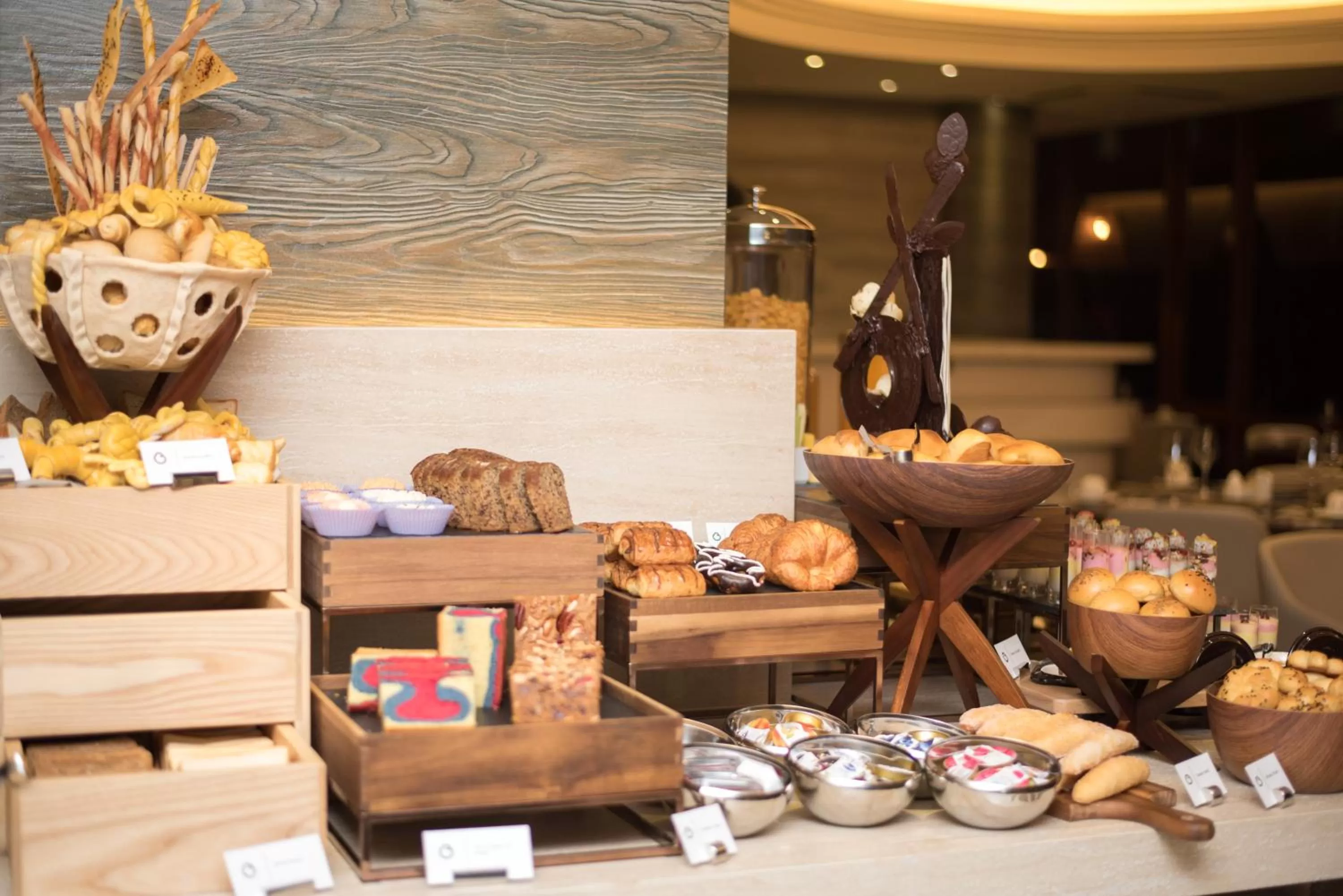 Restaurant/places to eat in Samann Grand