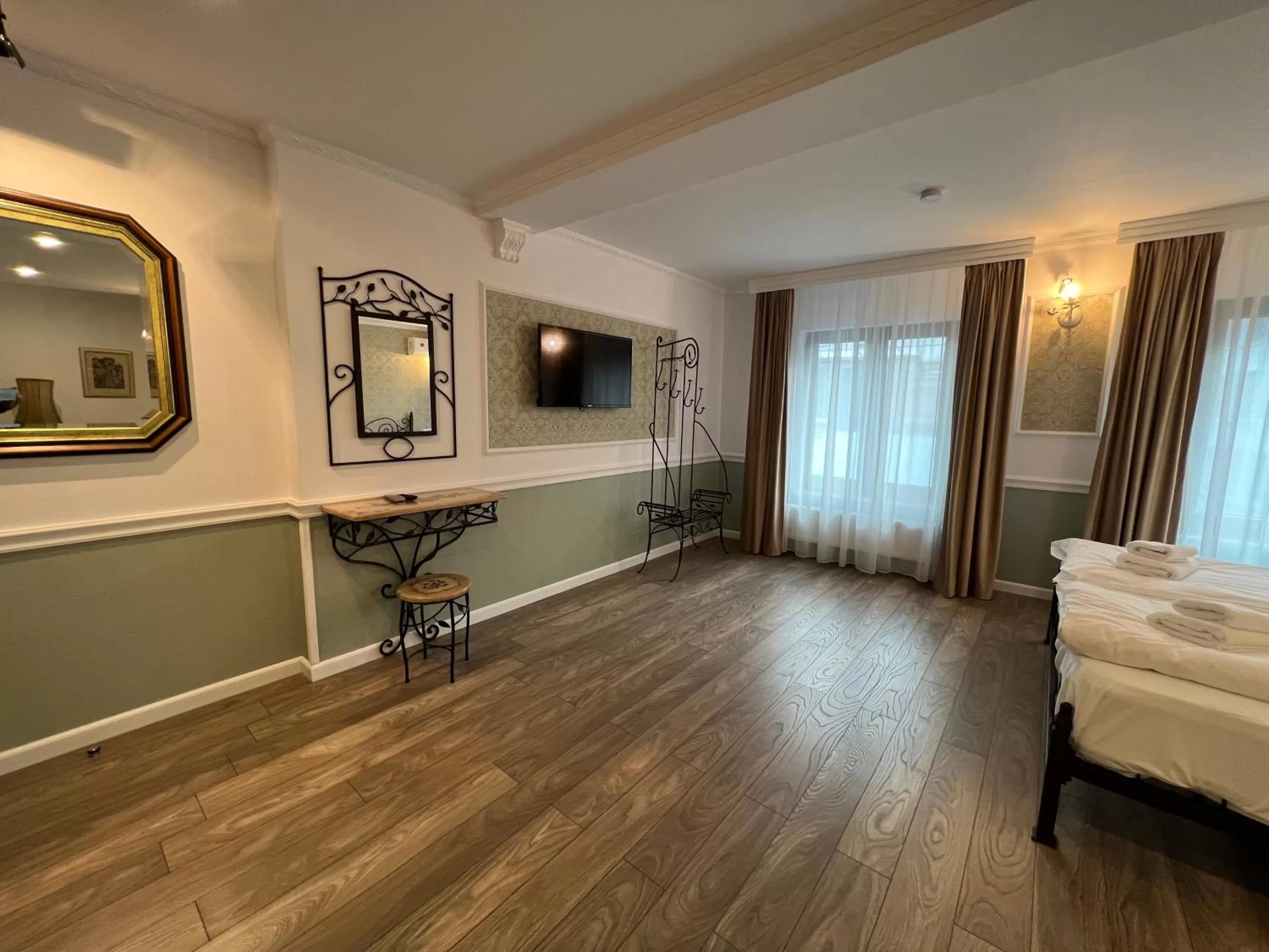 Photo of the whole room, Bed in Hotel Boutique Cathedral Plaza Residences room for rent downtown