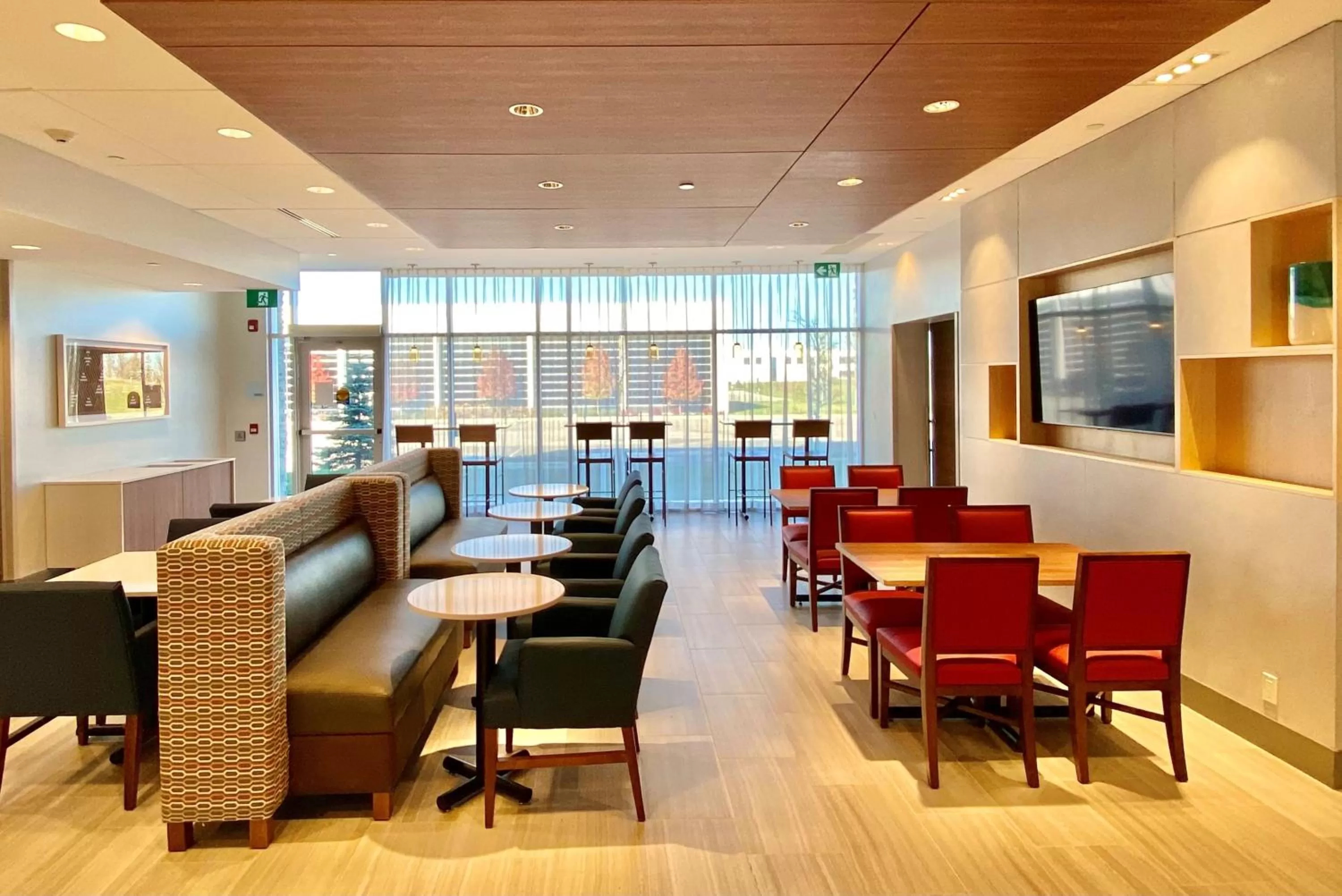 Breakfast in Holiday Inn Express & Suites - Aurora by IHG
