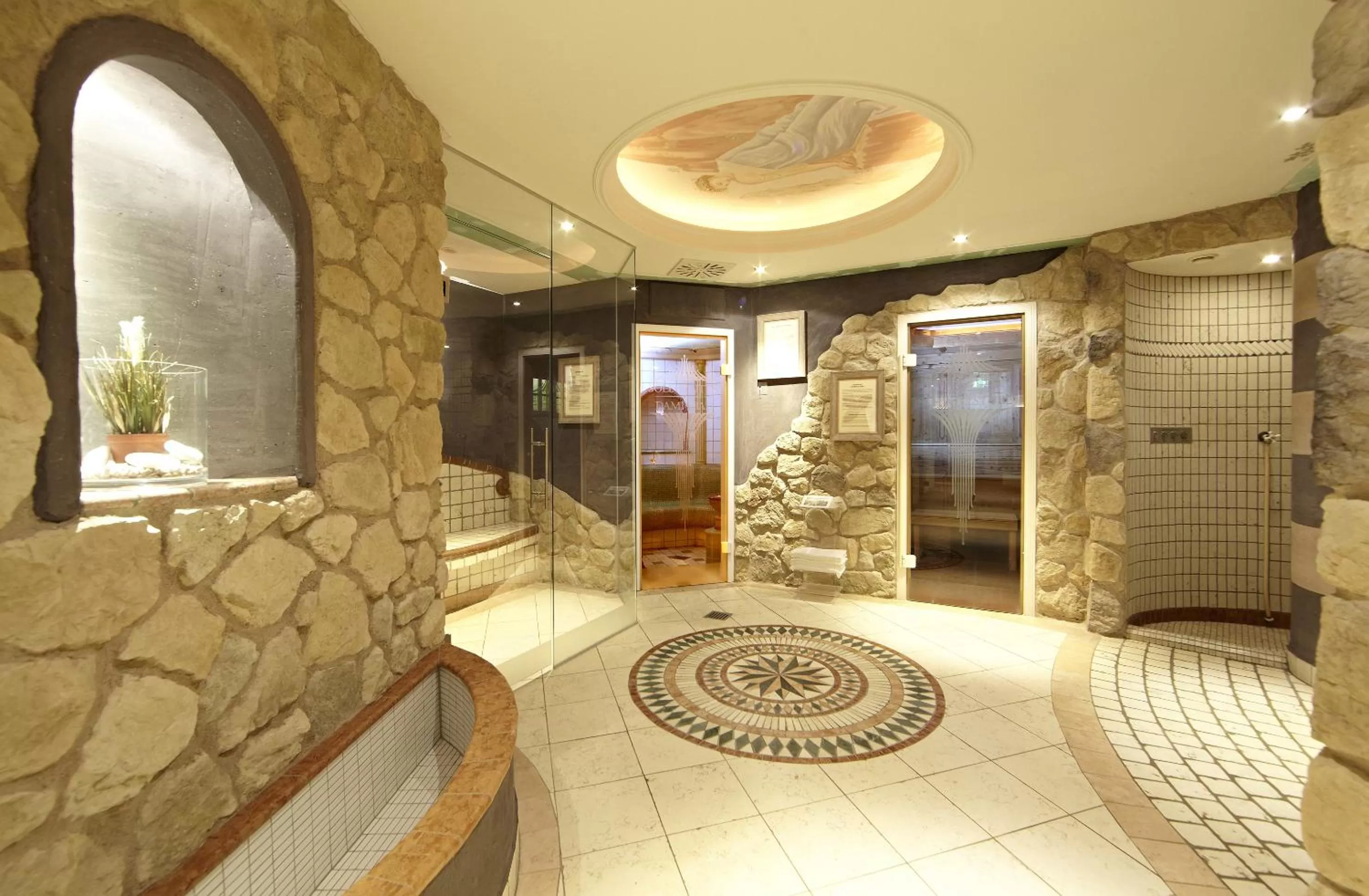 Spa and wellness centre/facilities in Staudacherhof in Garmisch-Partenkirchen I Blick aufs Zugspitzmassiv I einzigartige Bayurvida Küche