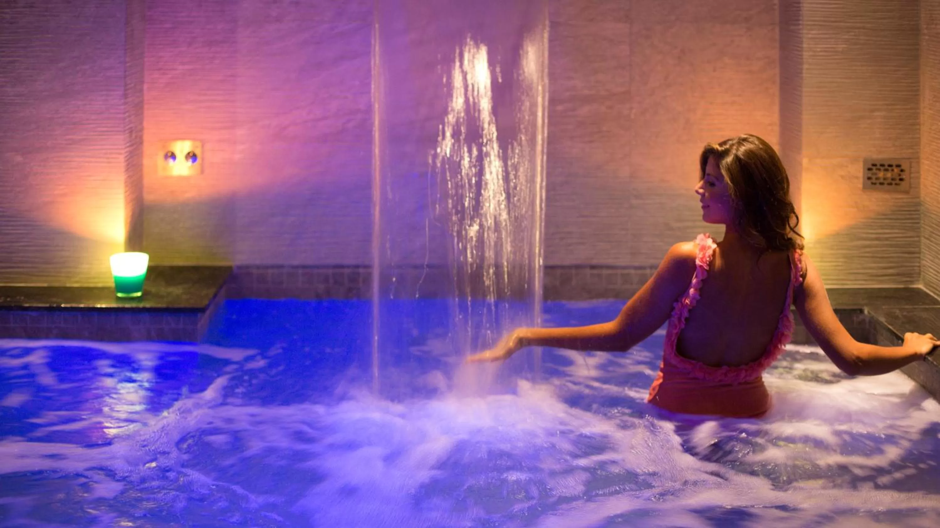Public Bath in Hotel Crawford