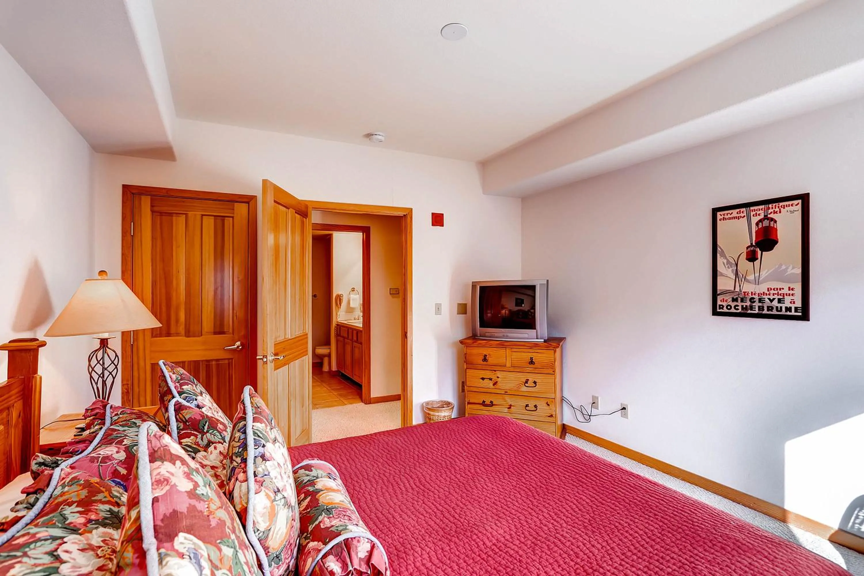 Bedroom, Bed in Gateway Mountain Lodge, A Vail Resorts Property