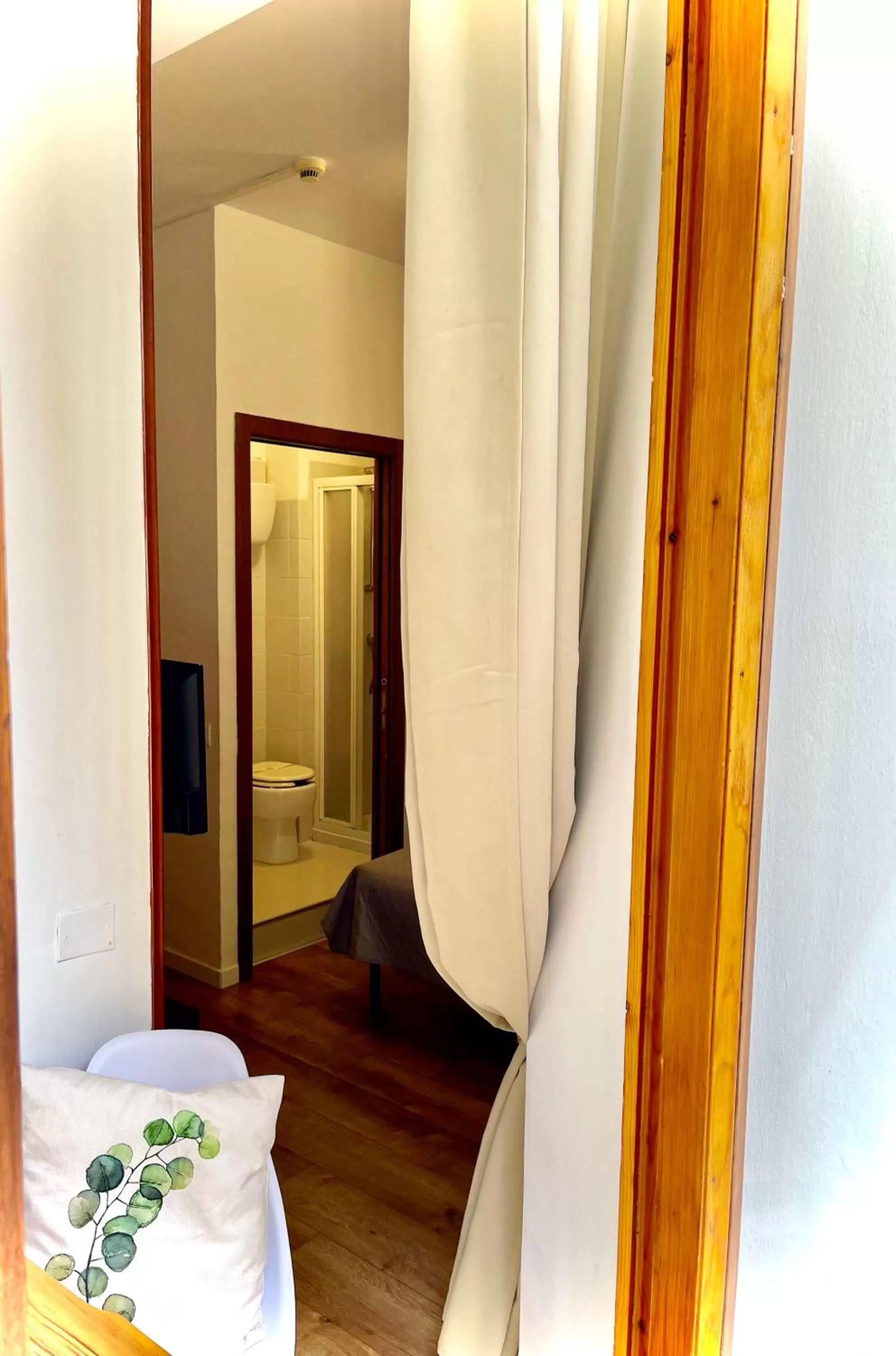 Shower in Hotel S. Ercolano