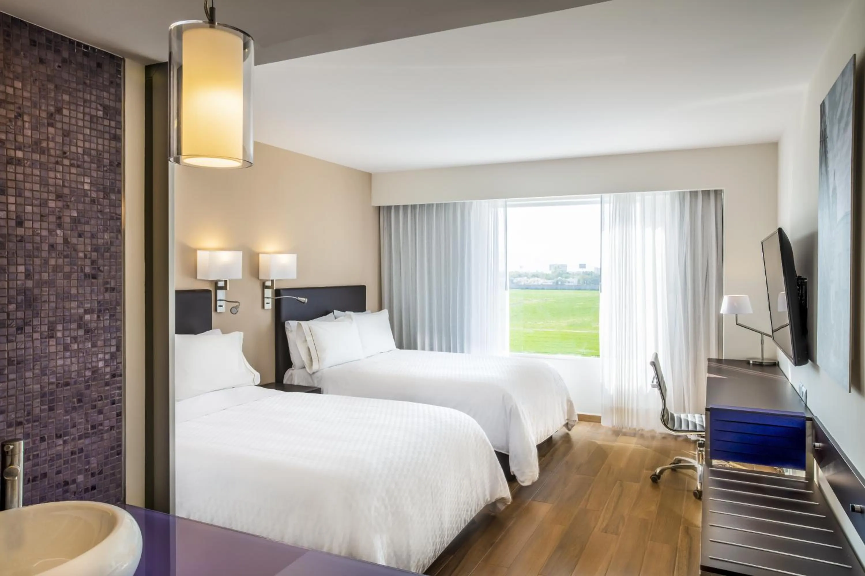 Bedroom, Bed in Fiesta Inn Celaya Galerias