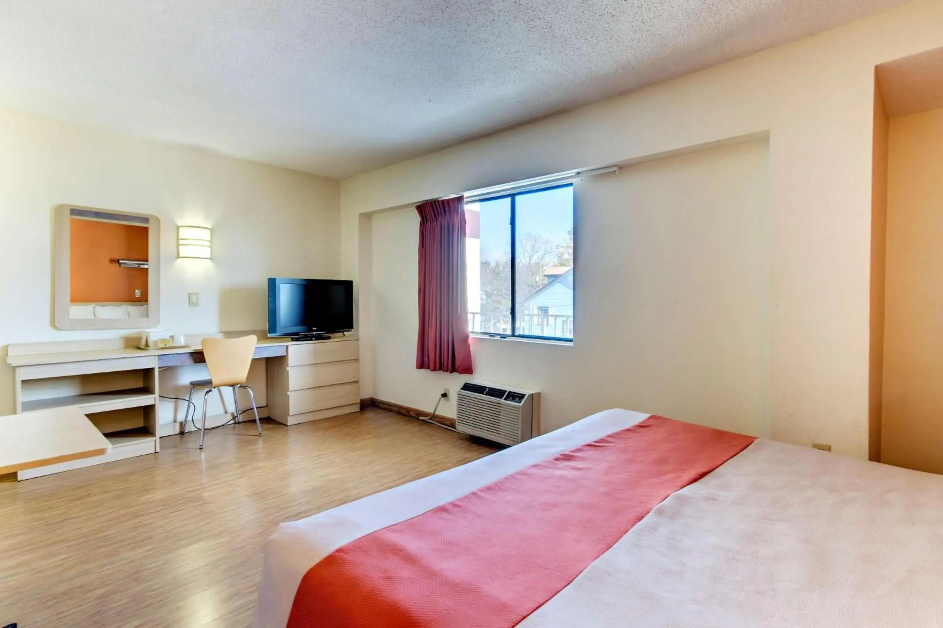 Double Room - single occupancy - Smoking in Motel 6-Washington, DC Double Room - single occupancy - Smoking in Motel 6-Washington, DC