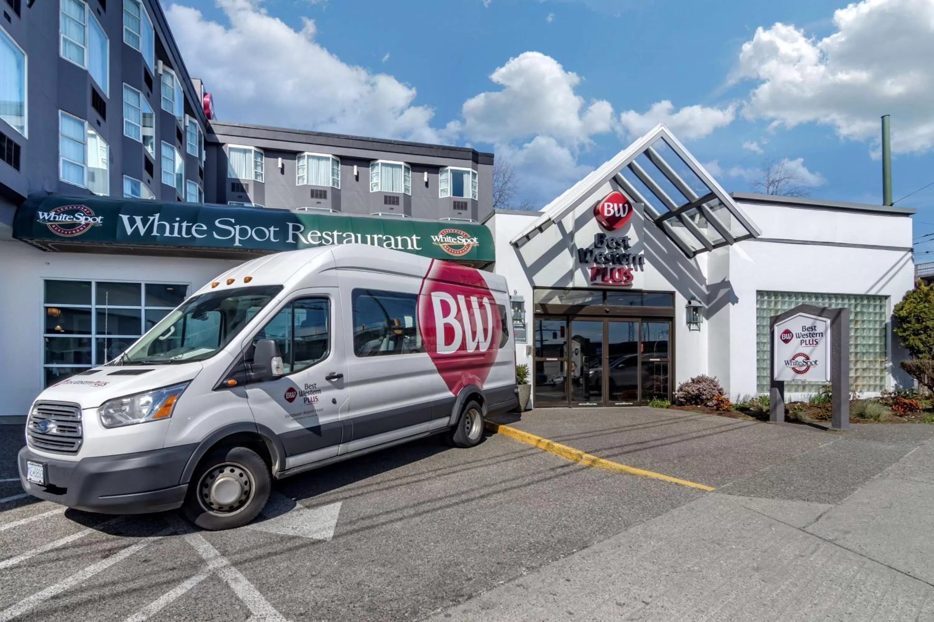 Property building in Best Western Plus Vancouver Airport Hotel