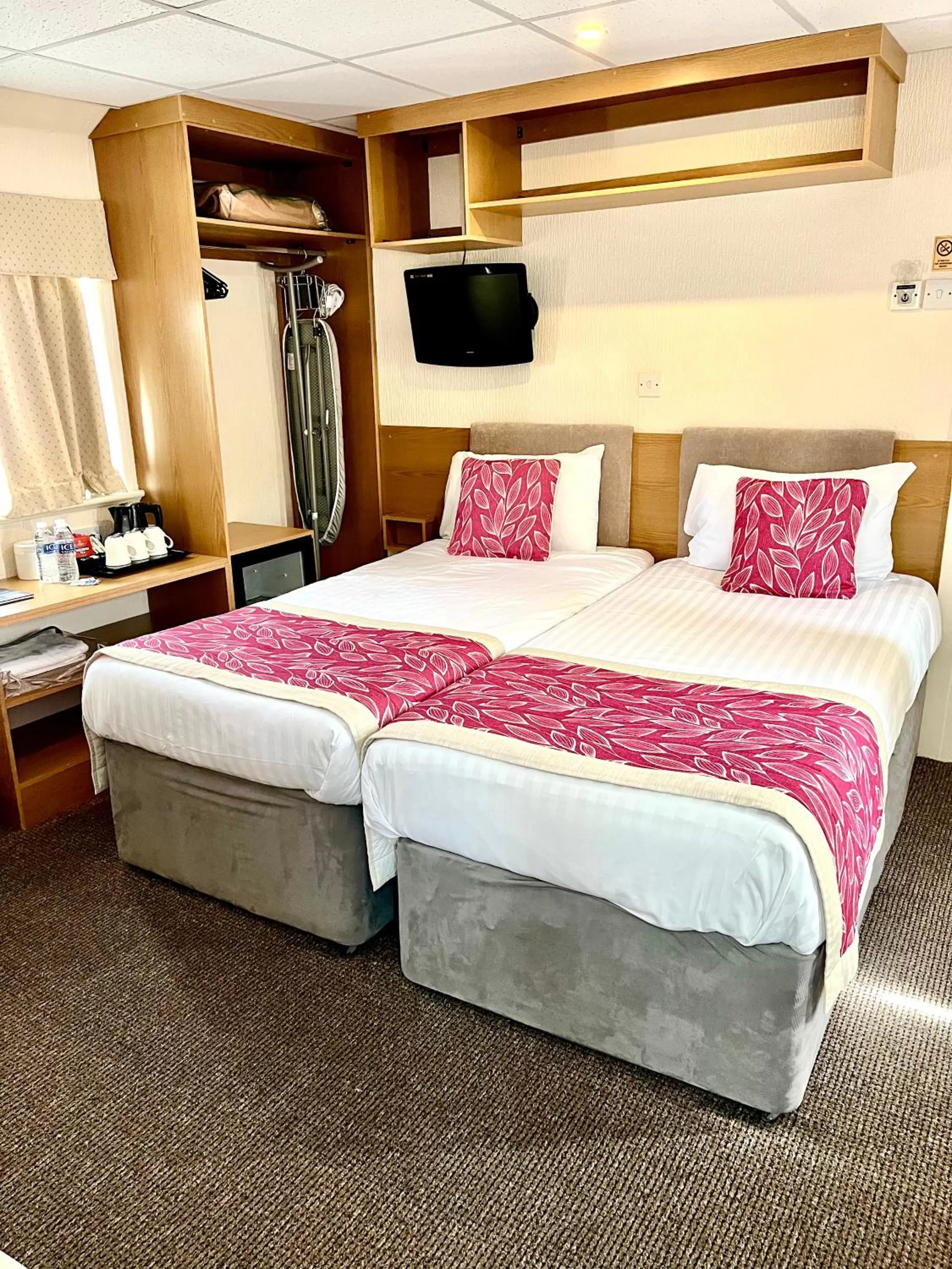 Bed in Clifton Court Hotel