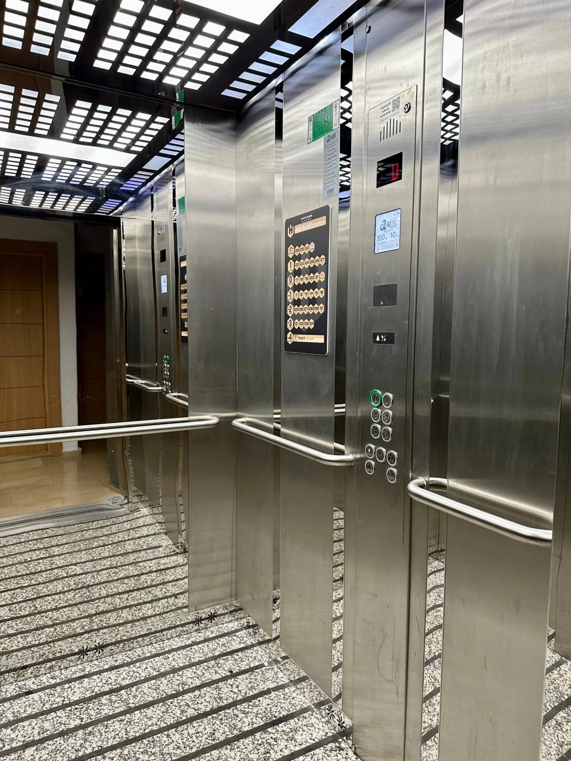 elevator in White House Apart