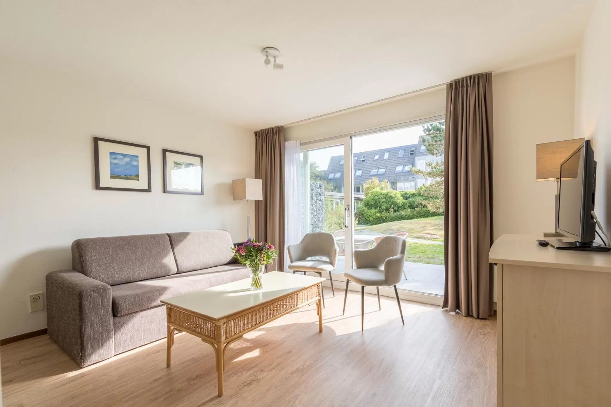 Seating area in Fletcher Hotel-Restaurant Amelander Kaap