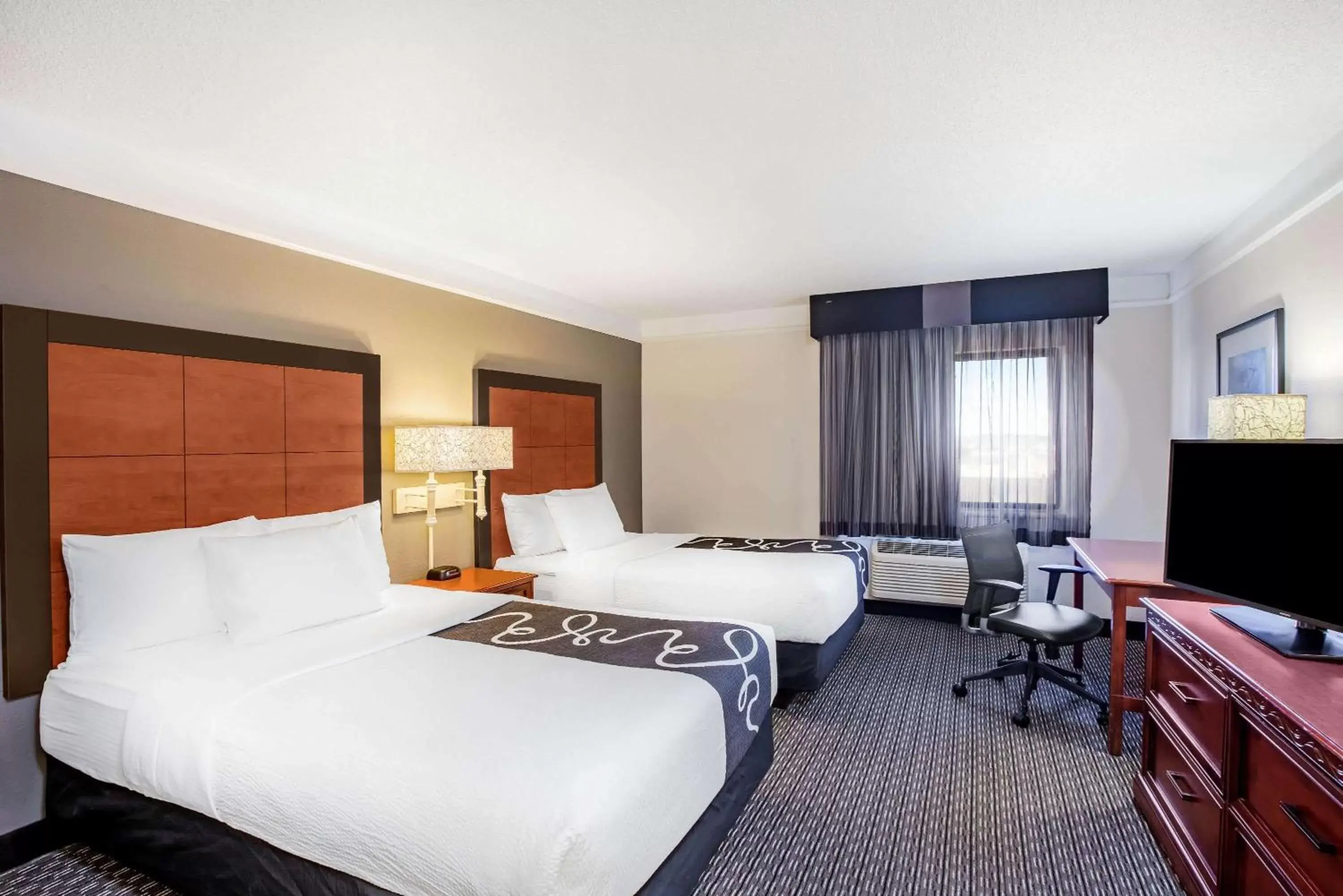 Deluxe Double Room with Two Double Beds in La Quinta by Wyndham Houston Baytown East Deluxe Double Room with Two Double Beds in La Quinta by Wyndham Houston Baytown East