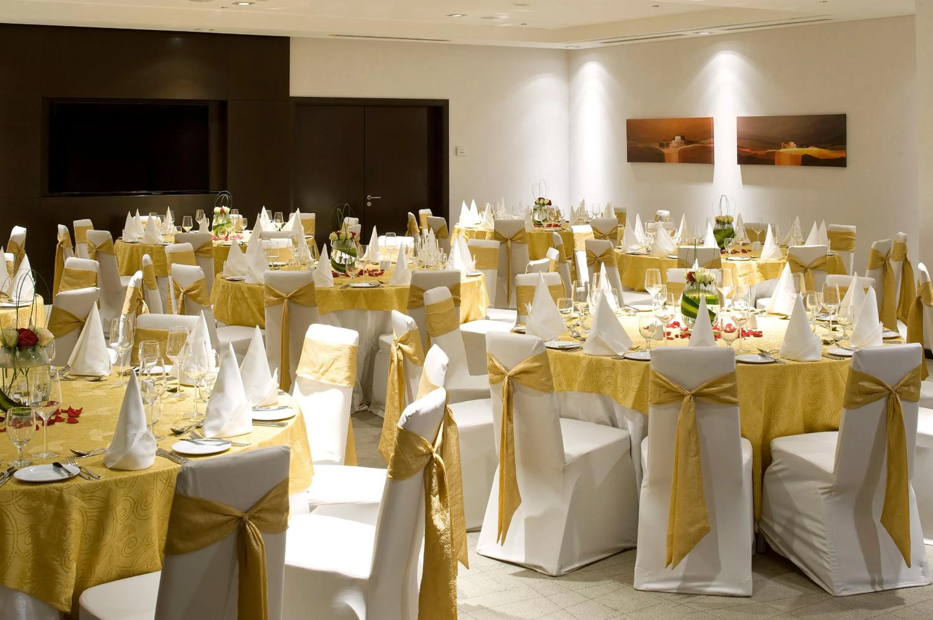 Meeting/conference room in Holiday Inn Muscat AlSeeb by IHG