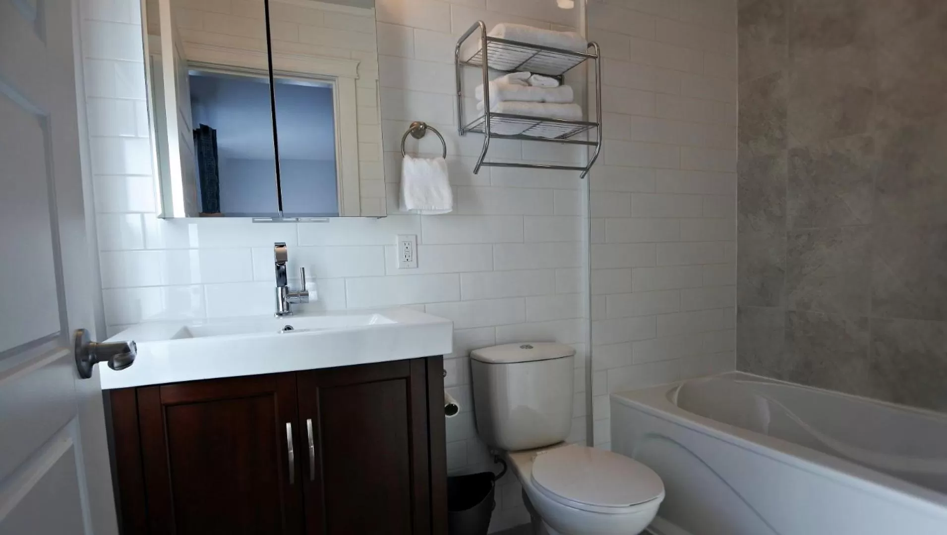 Black Rooster Guesthouse