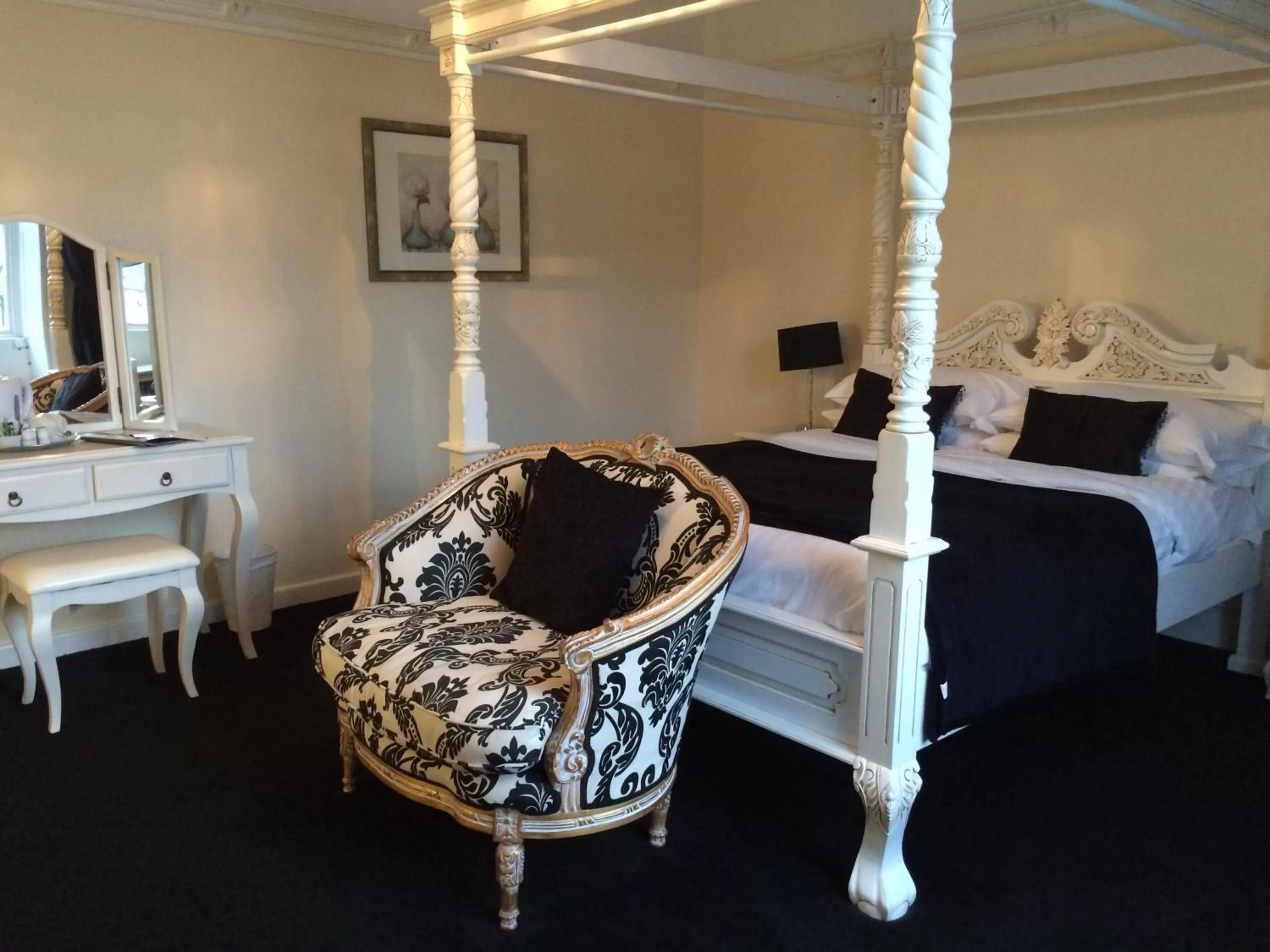 Bed in The Eagles Hotel