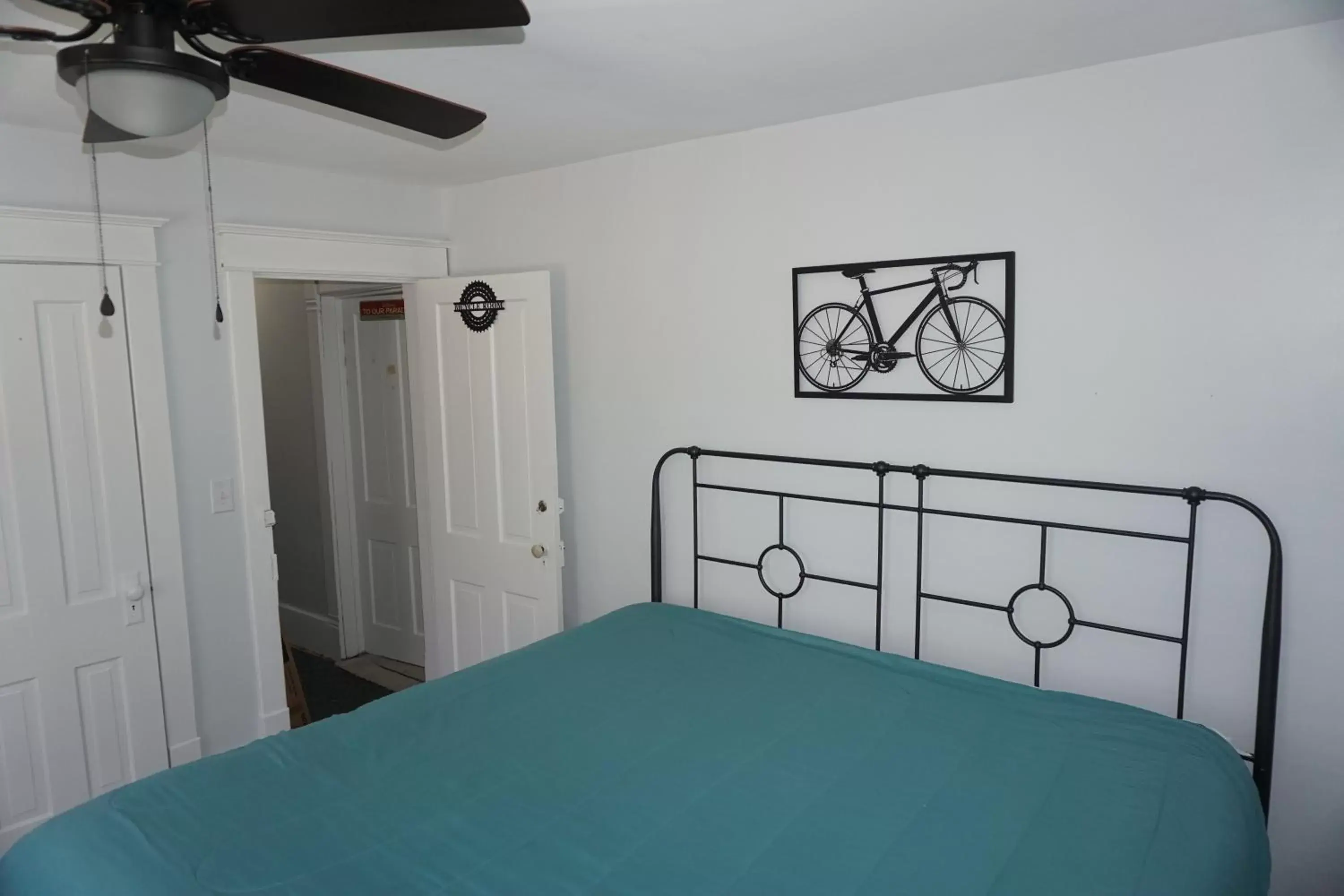 Standard King Room in Charlevoix House - The Northside Standard King Room in Charlevoix House - The Northside